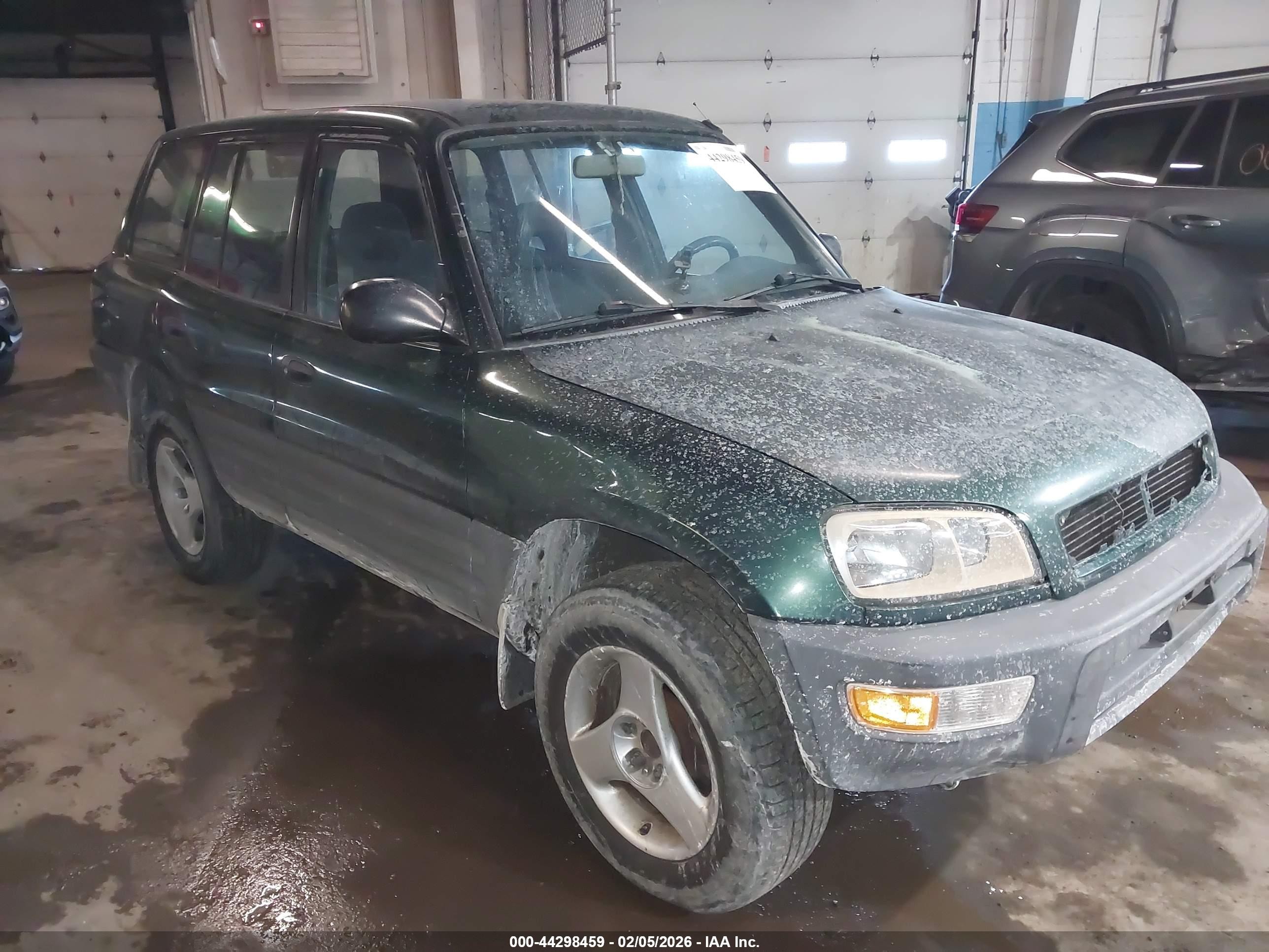 1998 Toyota RAV4, VIN JT3HP10VXW7097941 — Side