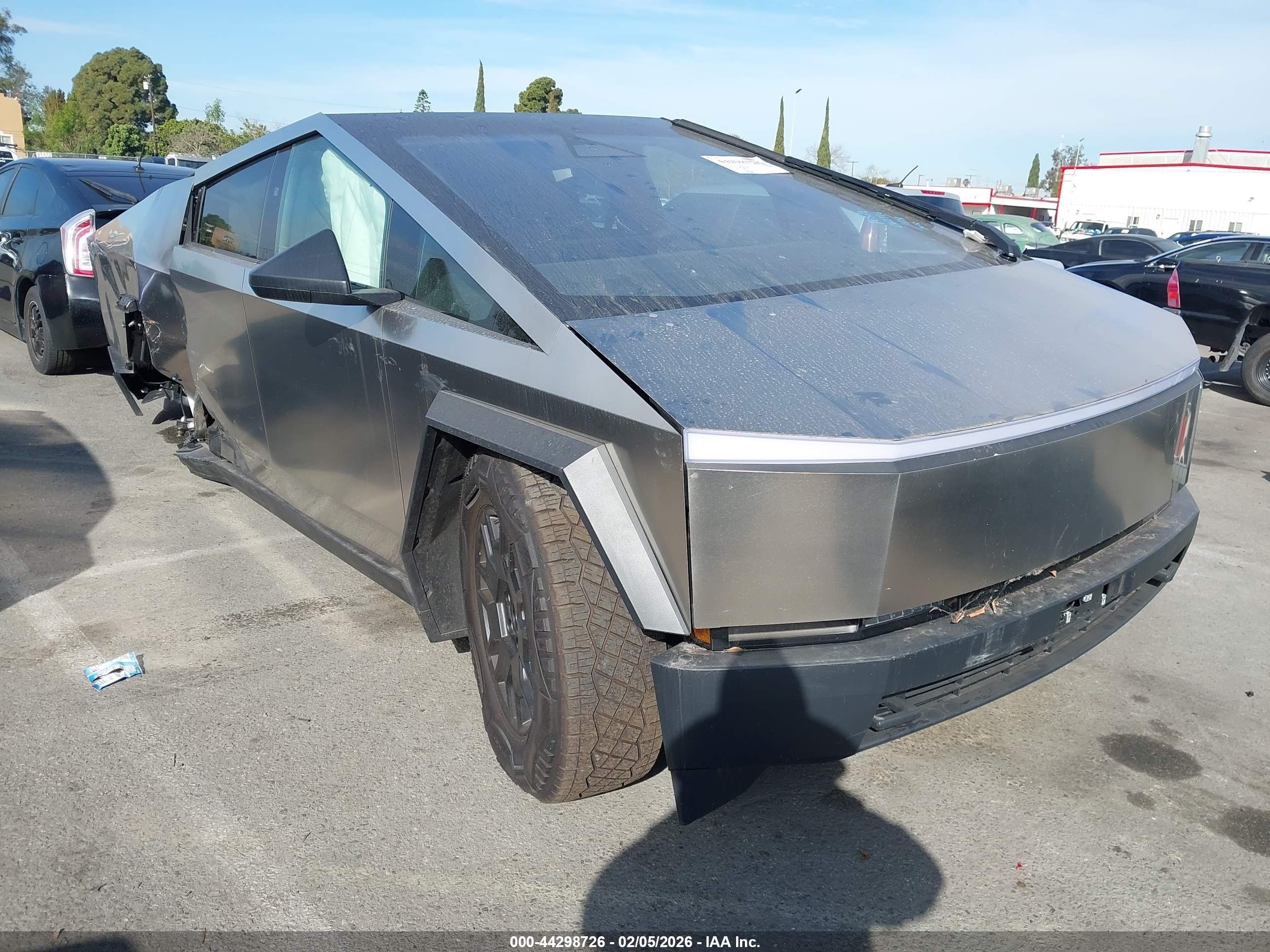 2025 Tesla Cybertruck Cyberbeast, VIN 7G2CEHEE9SA062786 — Side