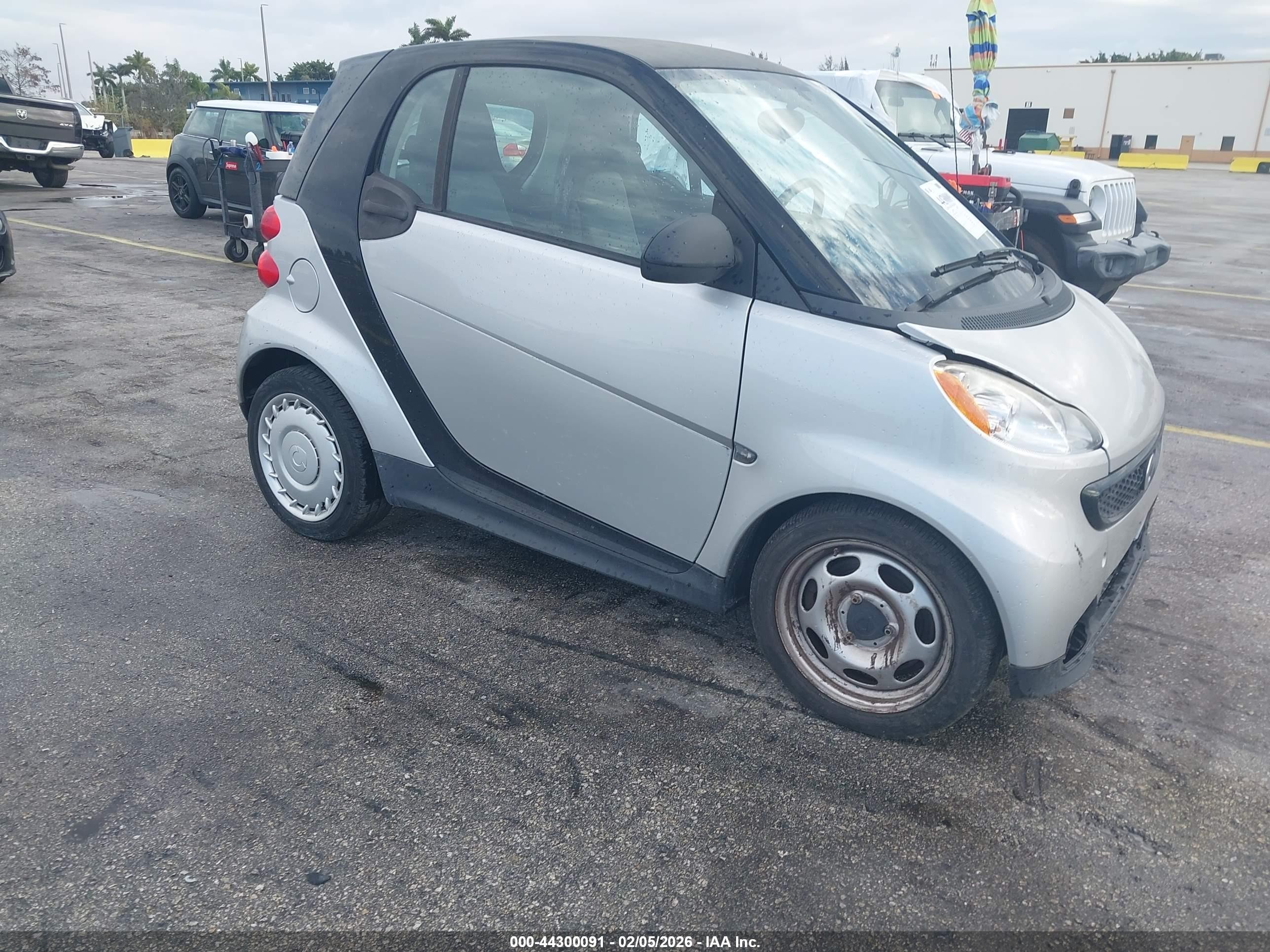 2013 Smart fortwo Pure, VIN WMEEJ3BA7DK651454 — Механическое