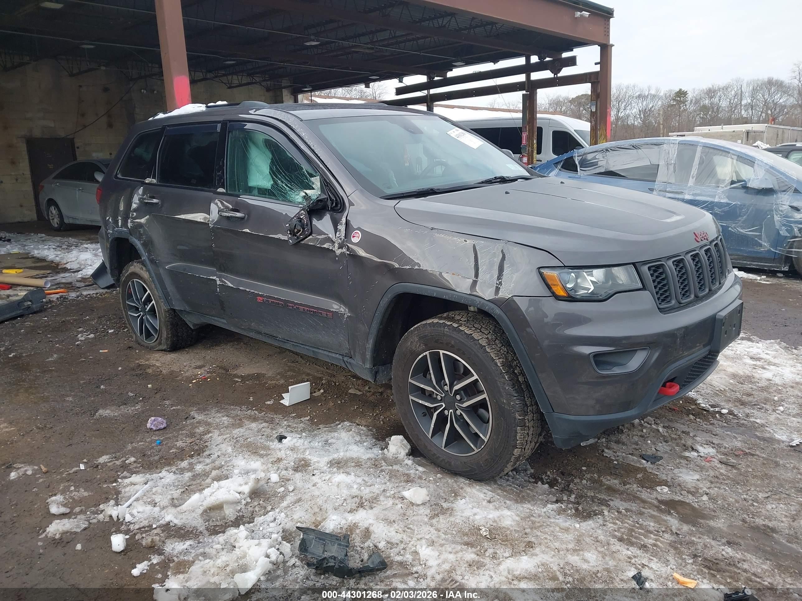 2021 Jeep Grand Cherokee Trailhawk, VIN 1C4RJFLG7MC585678 — Side