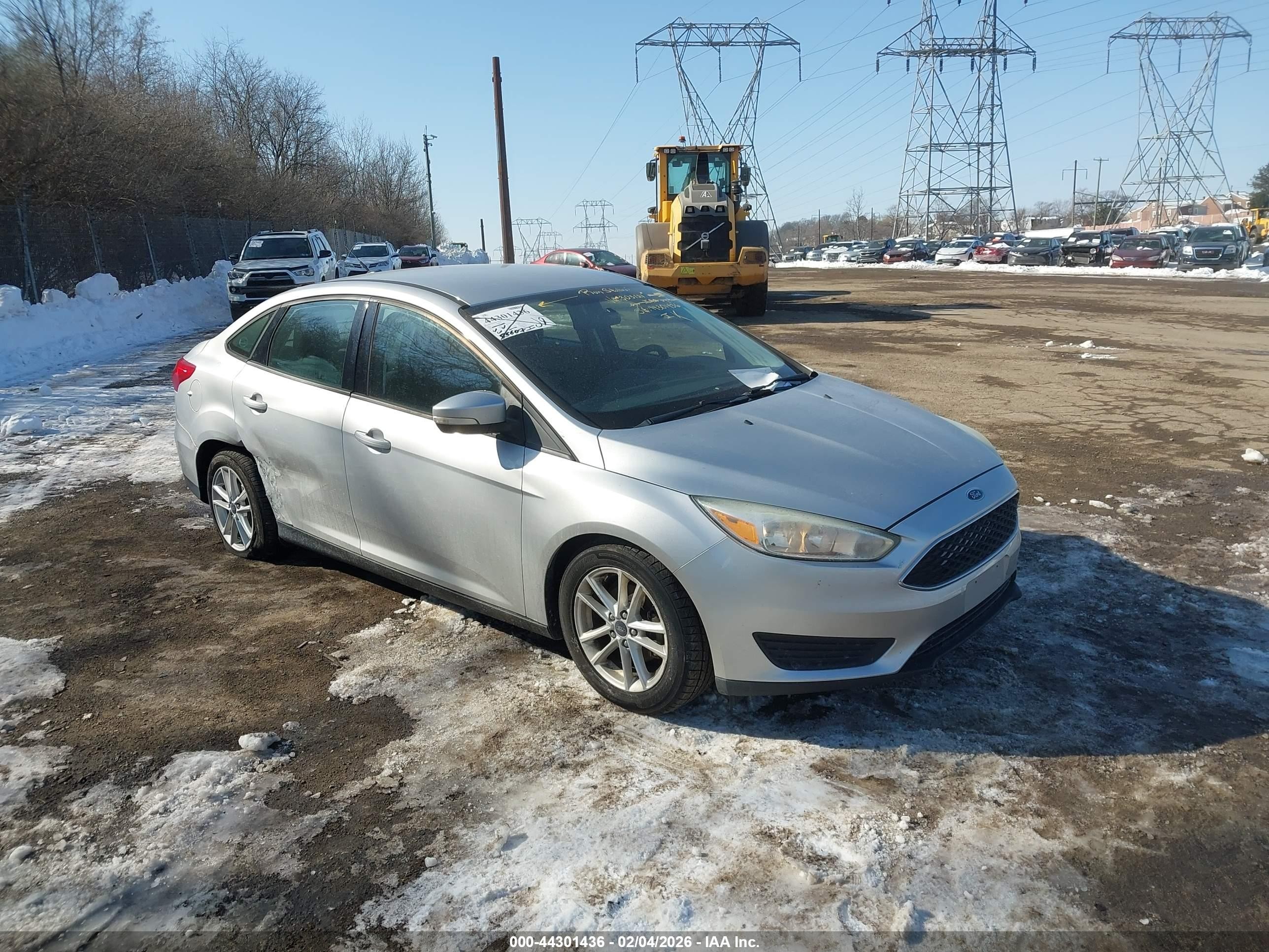 2016 Ford Focus SE, VIN 1FADP3F25GL303121 — Rear end