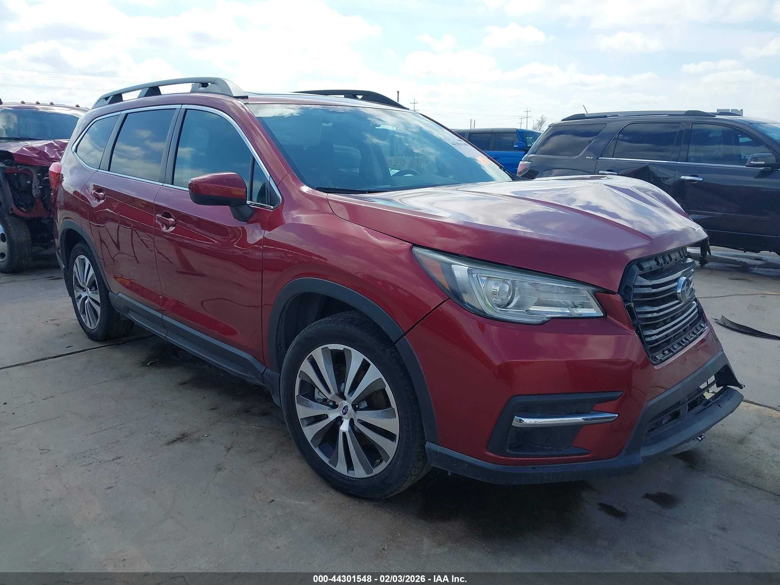 2021 Subaru Ascent Premium, VIN 4S4WMAHD2M3405515 — Front end