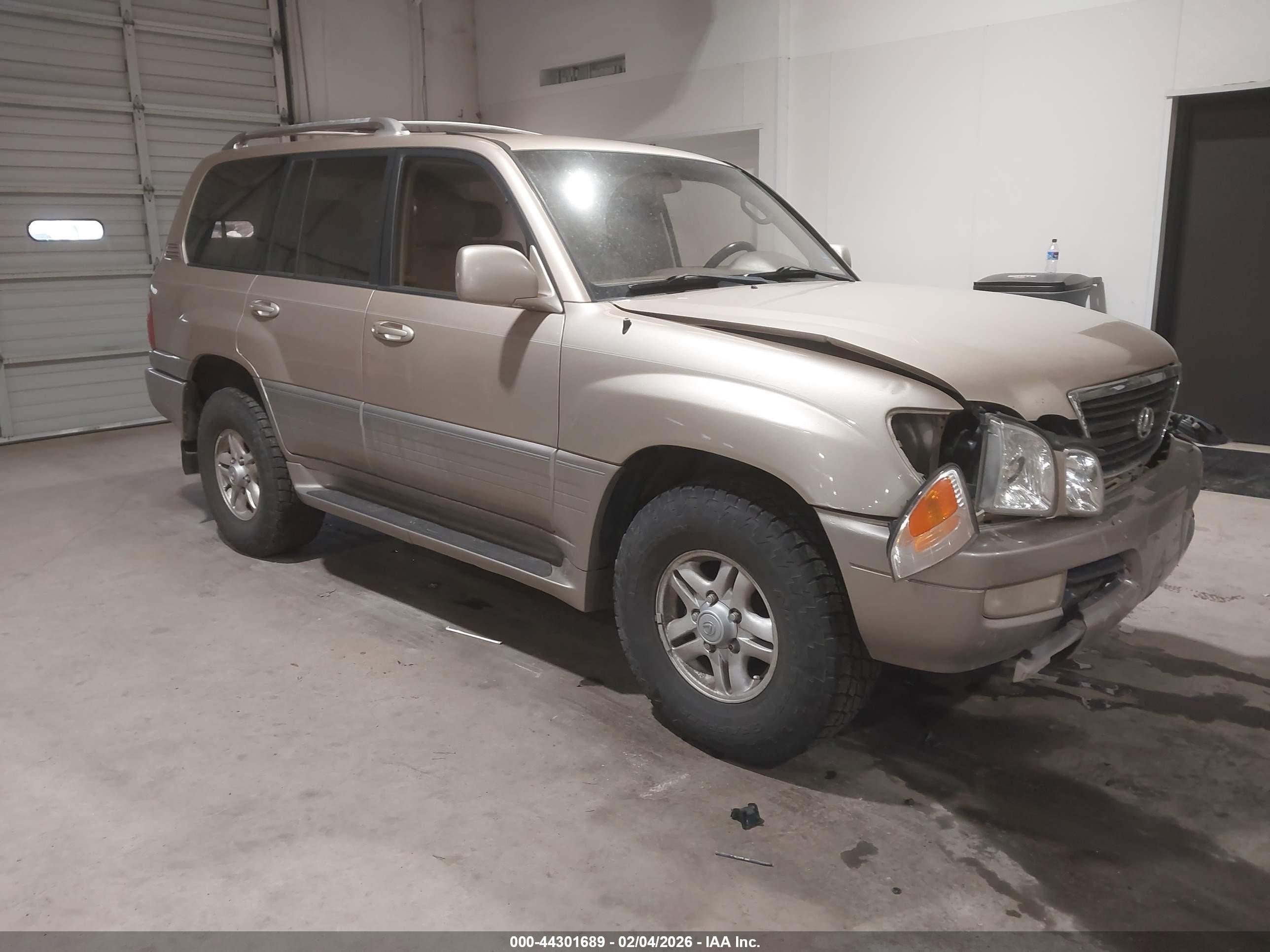 1999 Lexus LX 470, VIN JT6HT00W3X0050469 — Front end