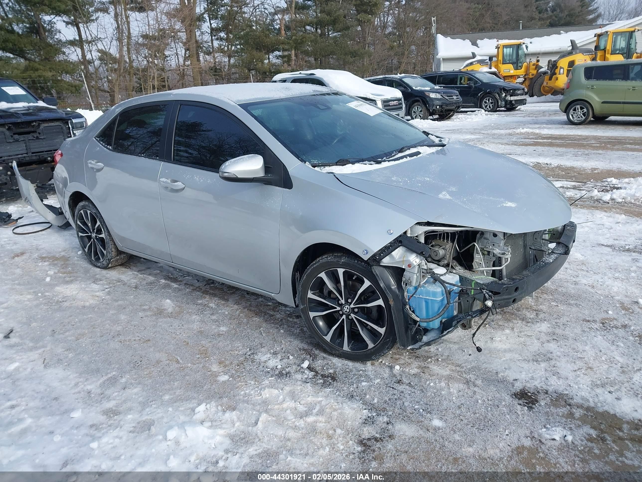 2019 Toyota Corolla SE, VIN 5YFBURHE3KP917377 — Front end