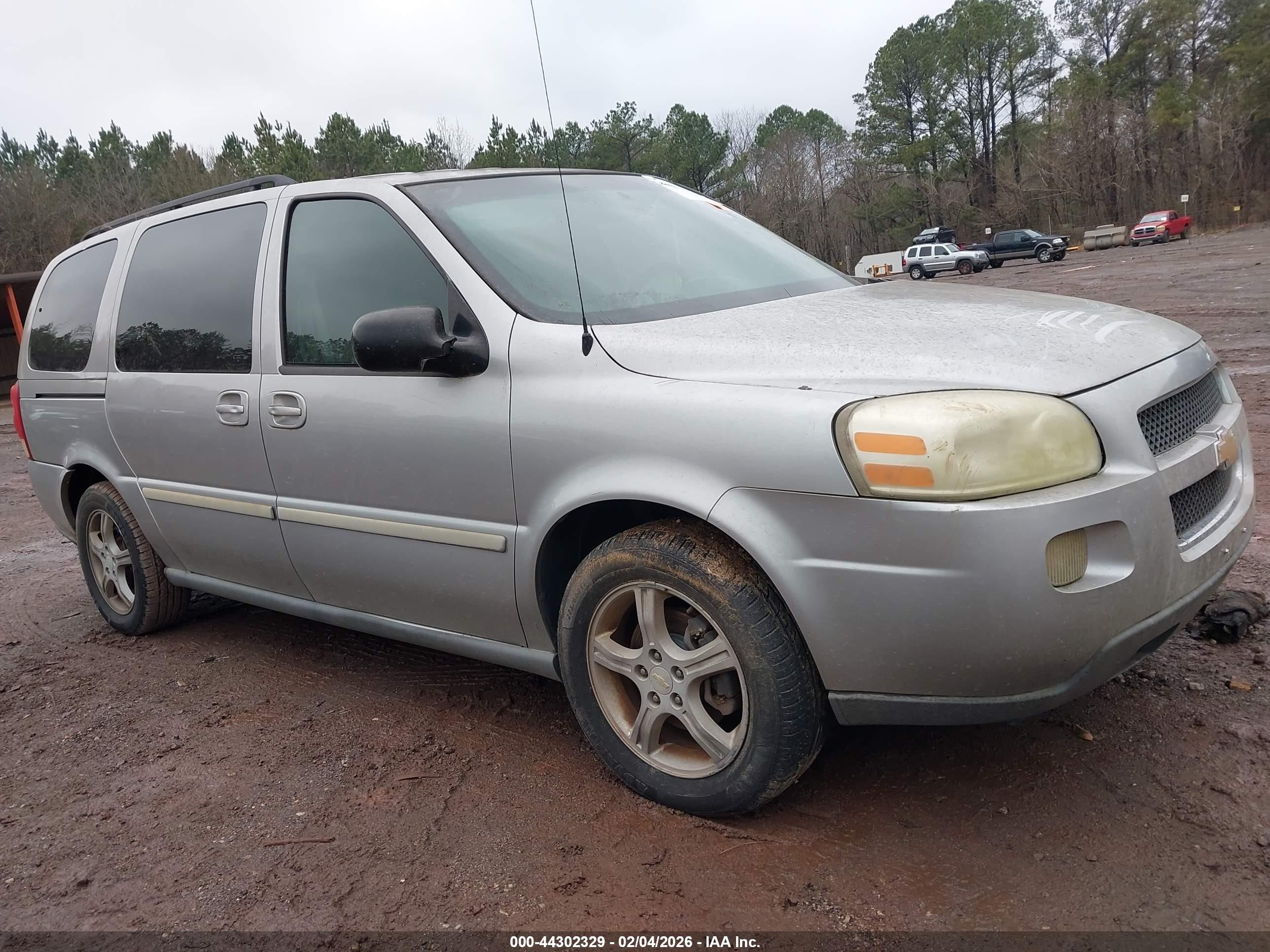 2005 Chevrolet Uplander LS, VIN 1GNDV23L45D264687 — Front end