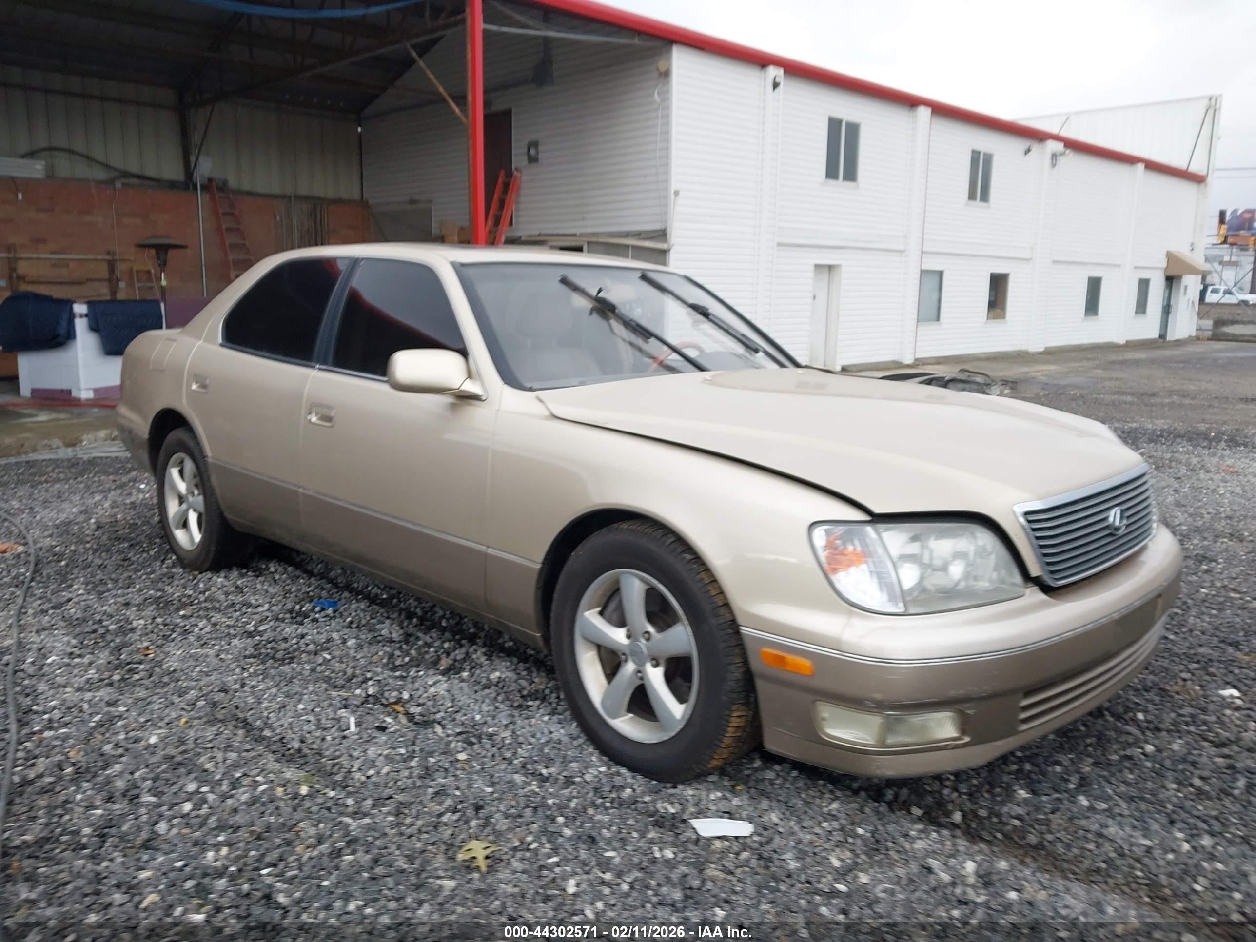 2000 Lexus LS 400, VIN JT8BH28F3Y0171843 — Side