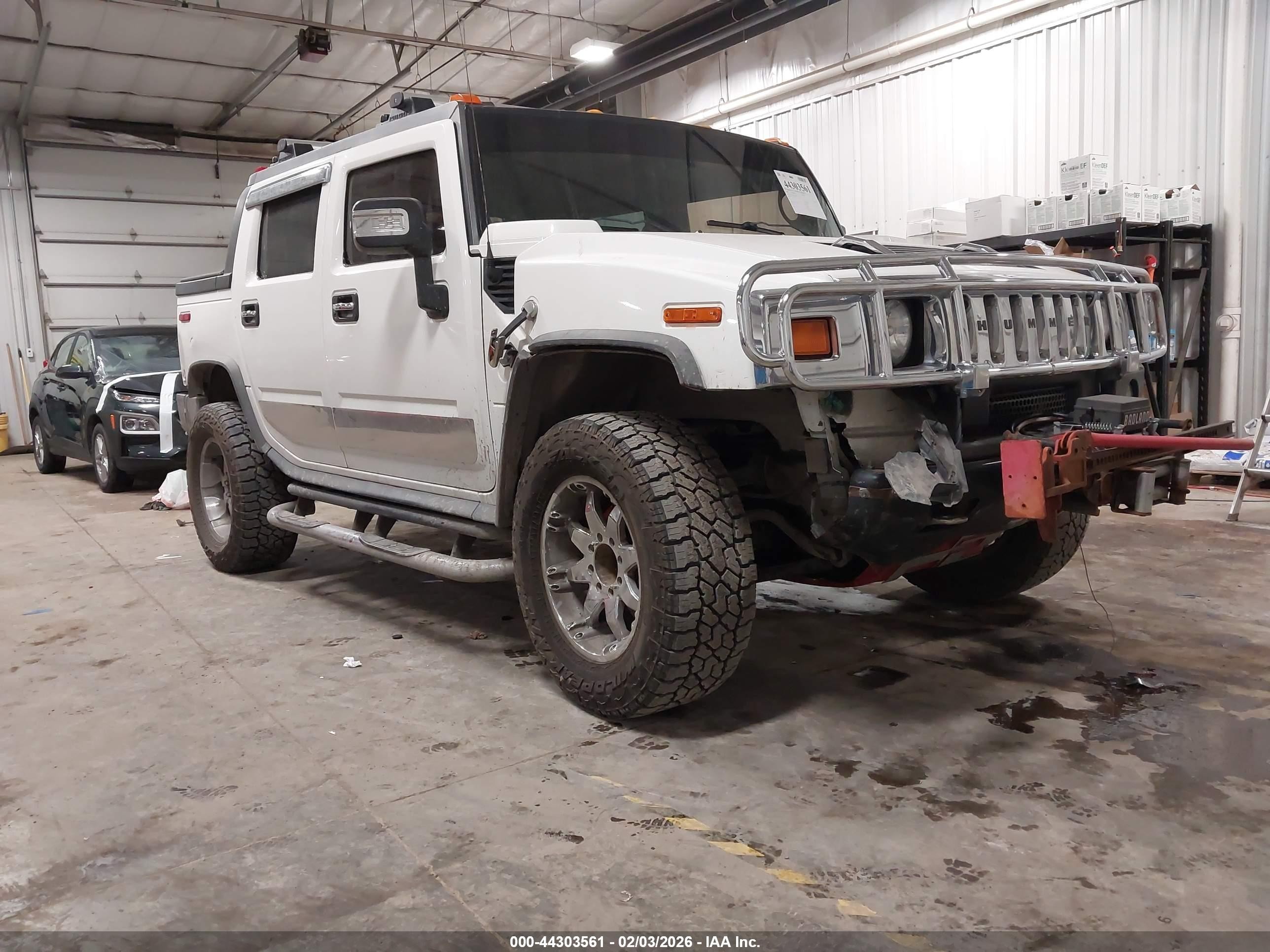 2005 Hummer H2 SUT, VIN 5GRGN22U05H129181 — Rear end