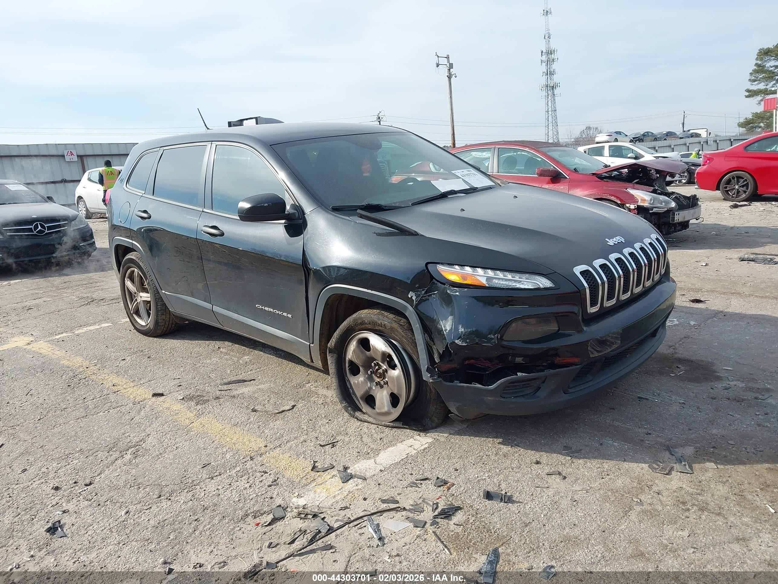 2017 Jeep Cherokee Altitude, VIN 1C4PJLAB0HW661596 — Side