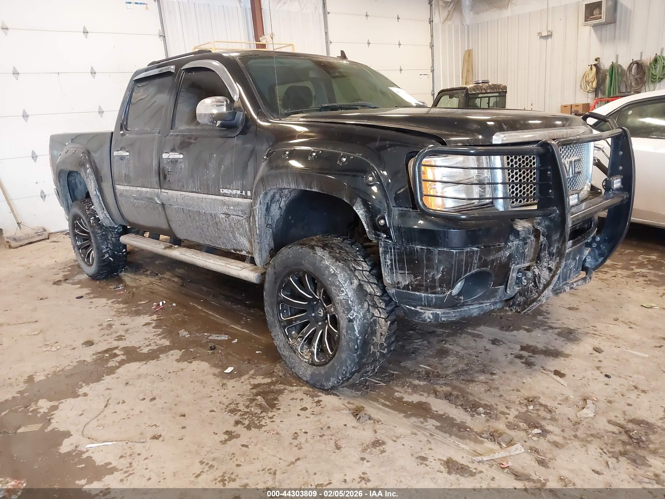 2007 GMC Sierra Denali, VIN 2GTEK638771689182 — Front end