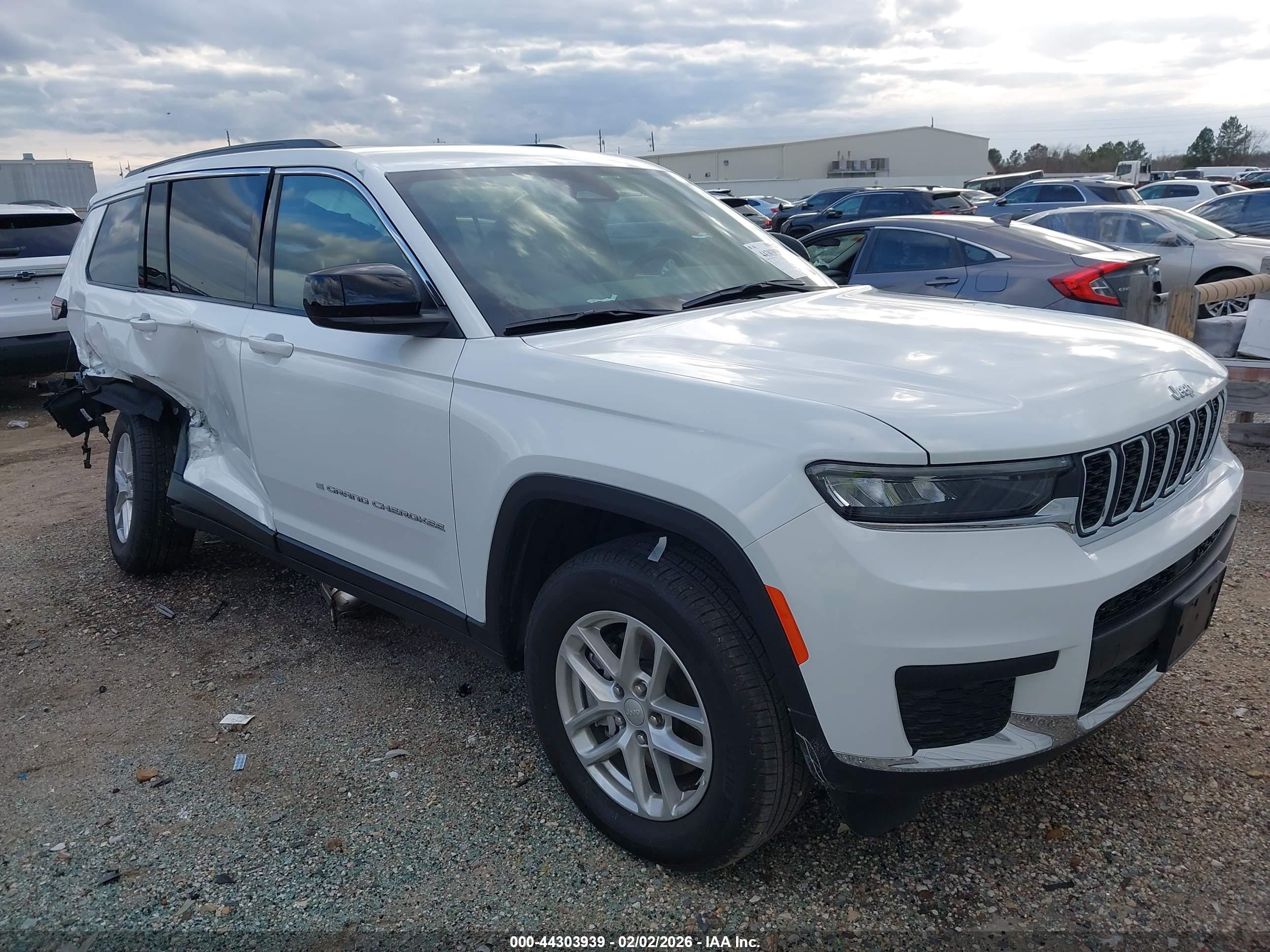2025 Jeep Grand Cherokee Laredo X, VIN 1C4RJJAGXS8720061 — Rear end
