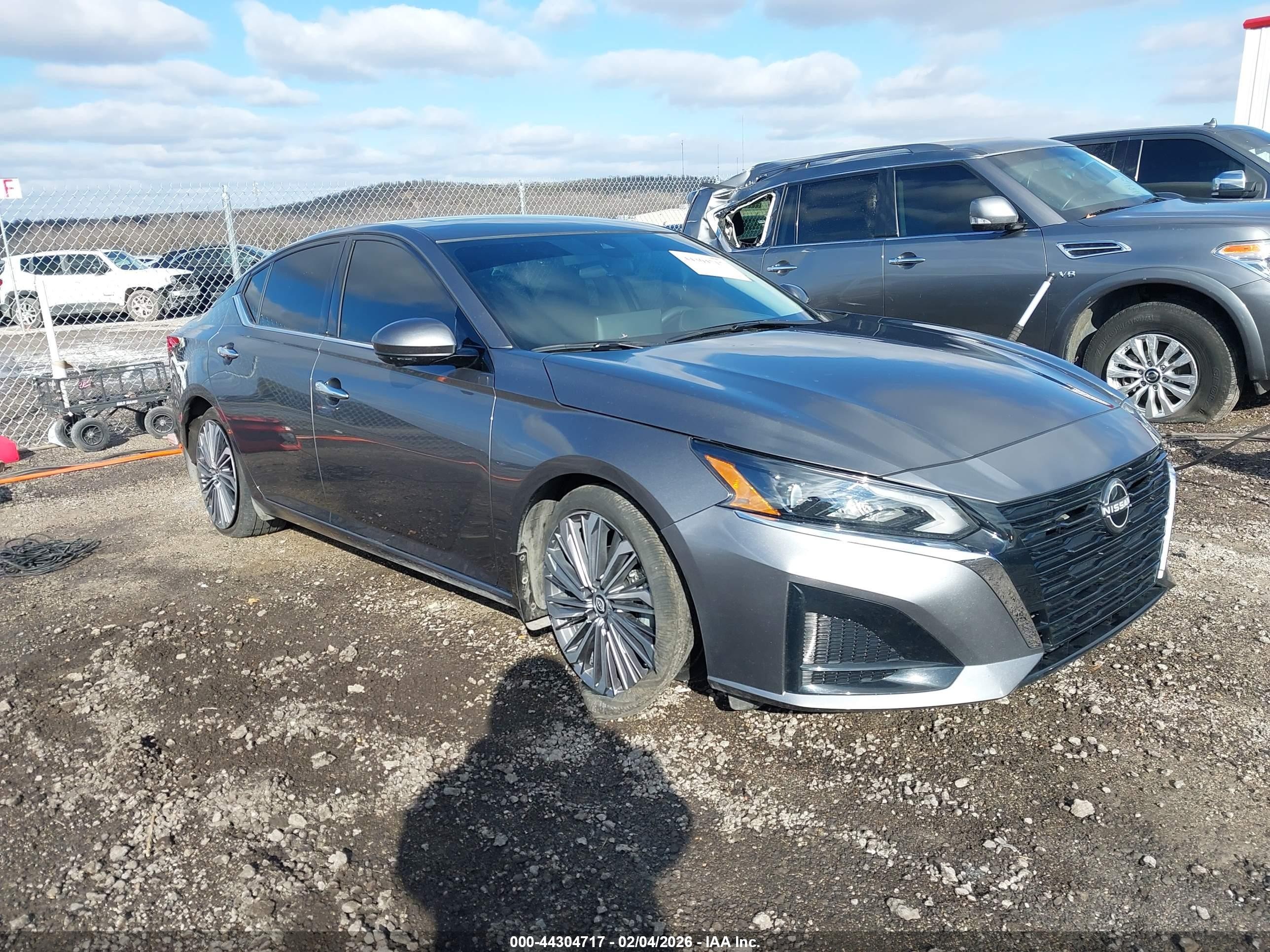 2025 Nissan Altima SL, VIN 1N4BL4EV5SN382341 — Front end
