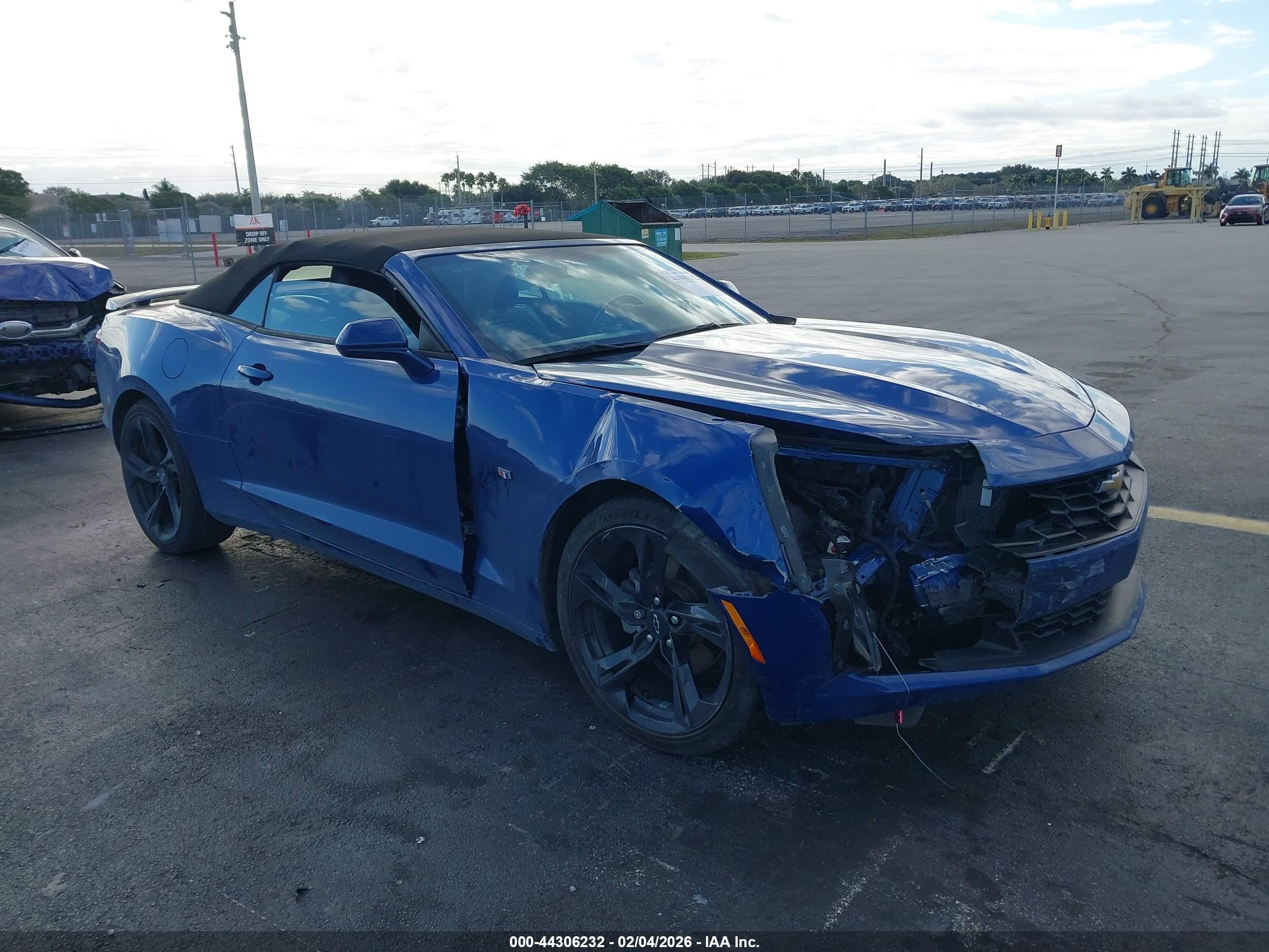 2021 Chevrolet Camaro 1LT, VIN 1G1FB3DX2M0123181 — Front end
