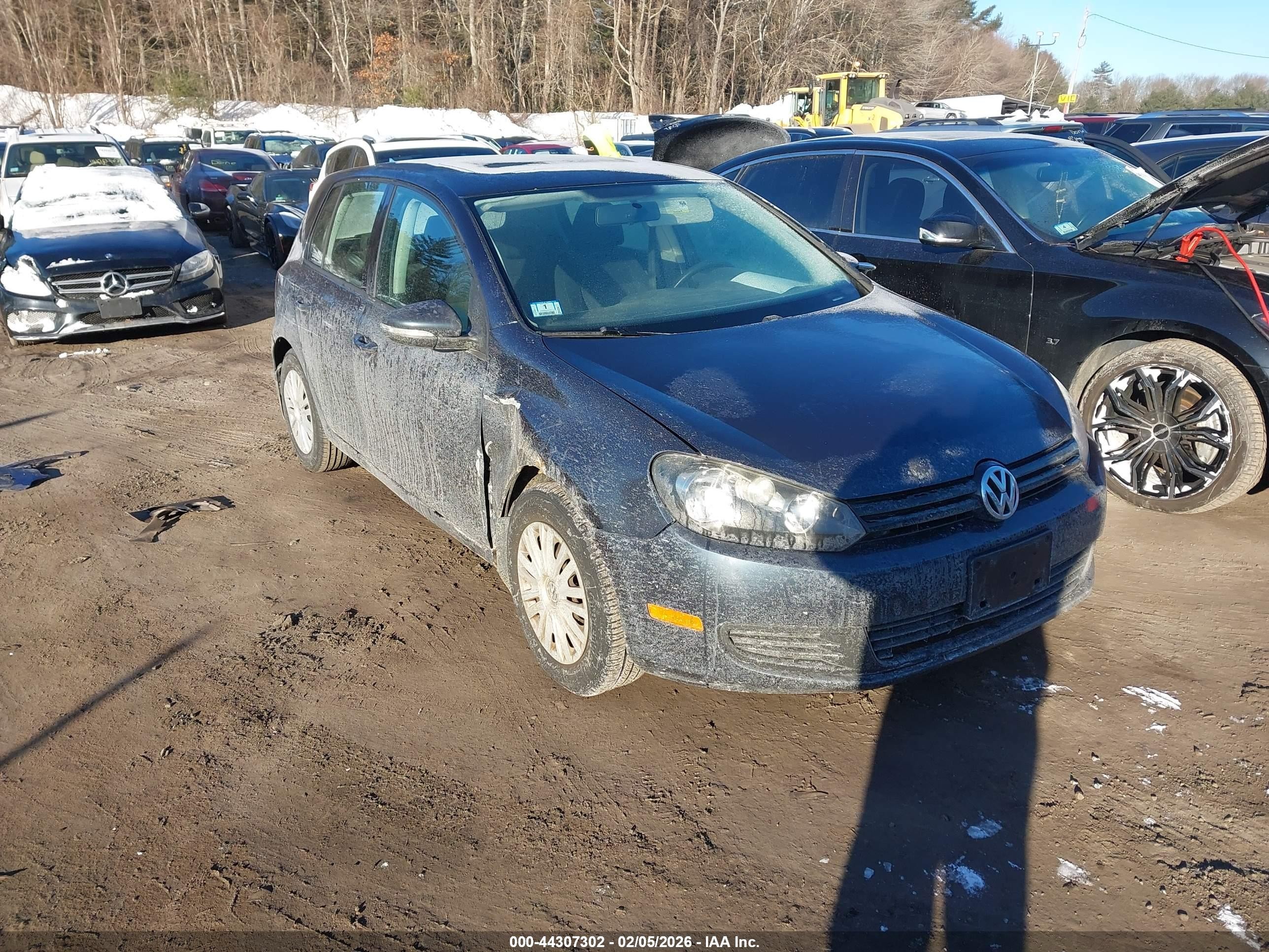 2010 Volkswagen Golf, VIN WVWDB7AJ7AW297584 — Side