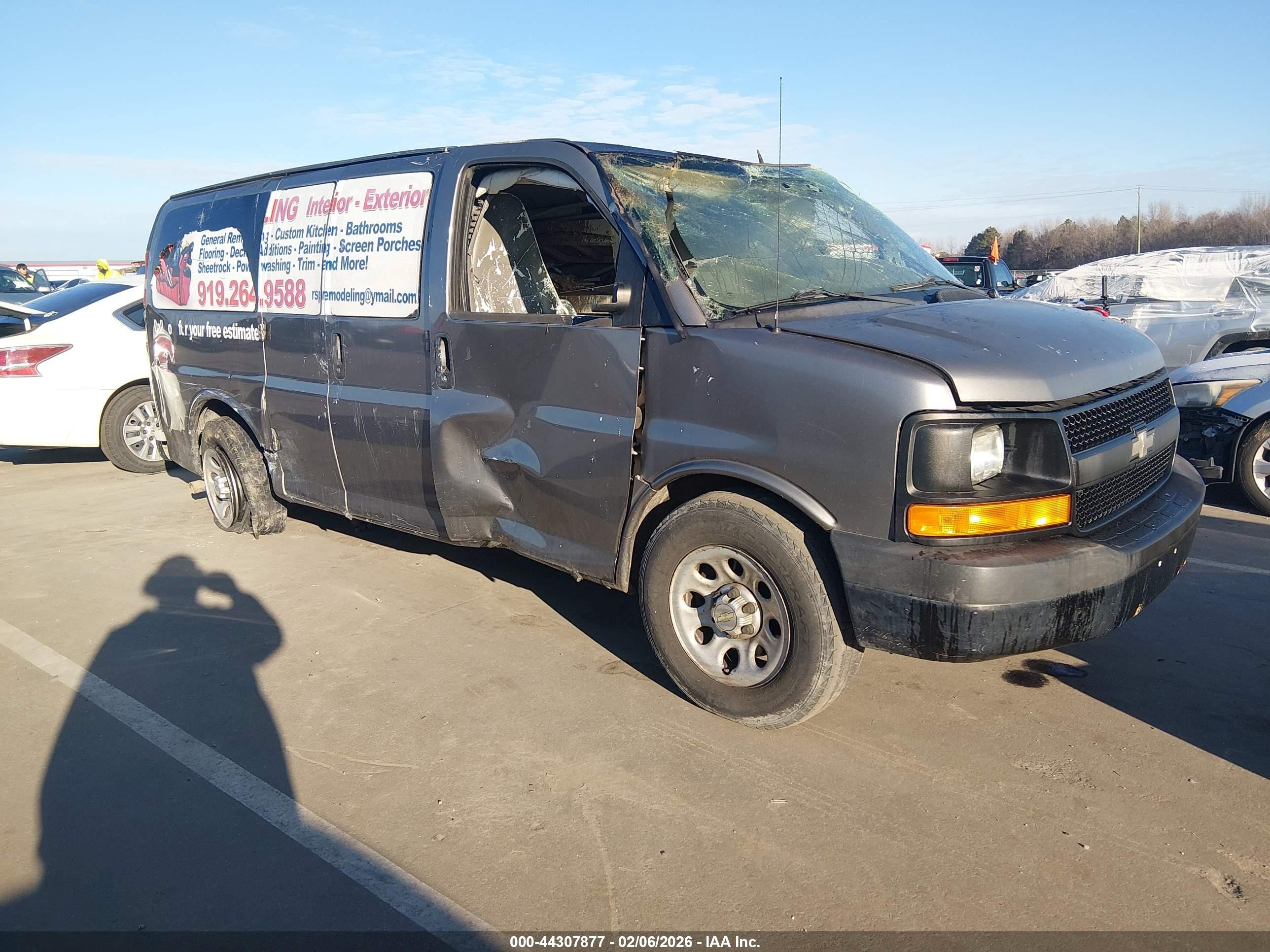 2011 Chevrolet Express Passenger LS, VIN 1GNSGBF4XB1150258 — Side