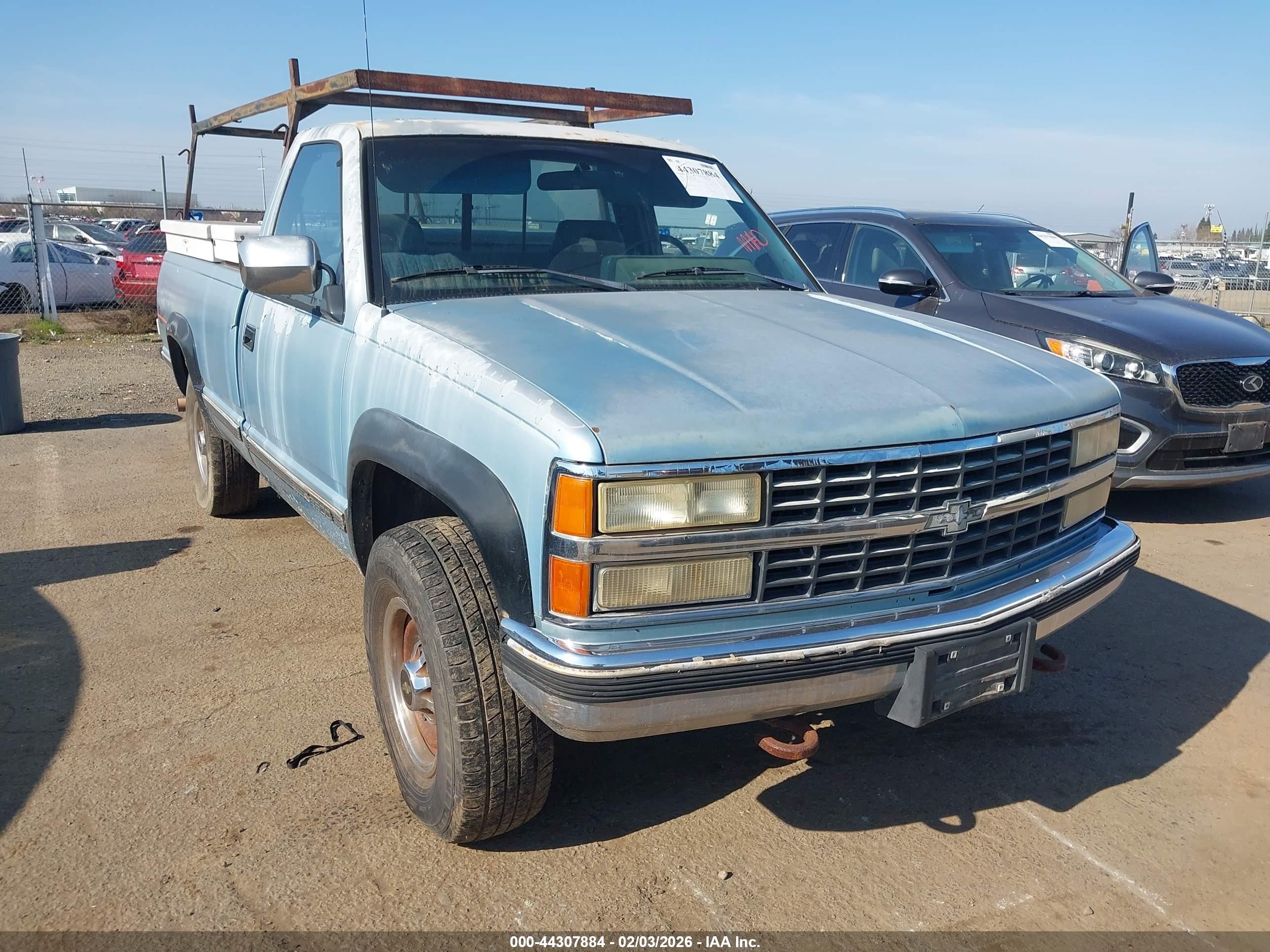 1992 Chevrolet Silverado 2500, VIN 1GCGK24K9NE141837 — Front end
