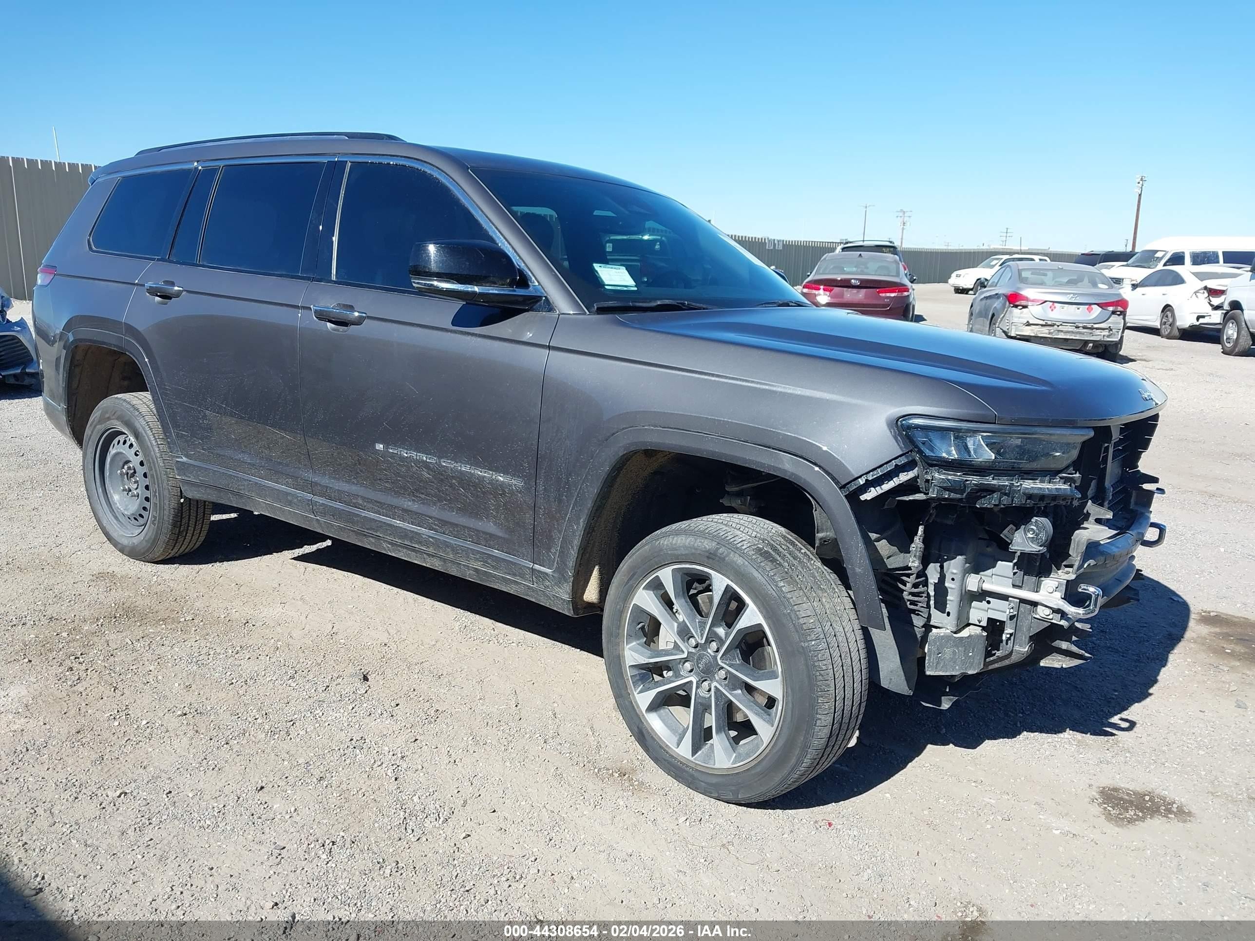 2023 Jeep Grand Cherokee Overland, VIN 1C4RJKDG9P8736020 — Front end