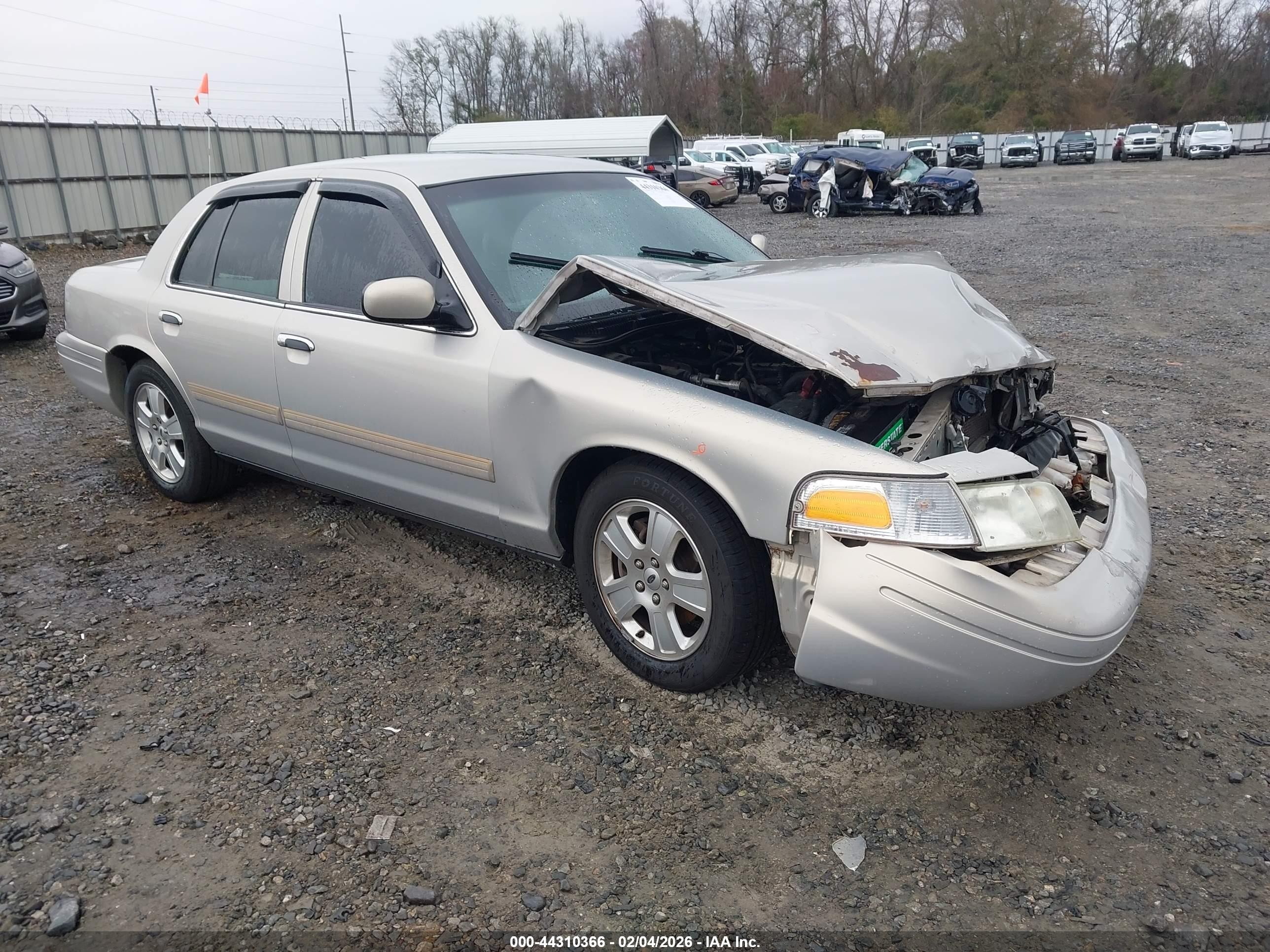 2011 Ford Crown Victoria LX, VIN 2FABP7EV8BX165712 — Front end