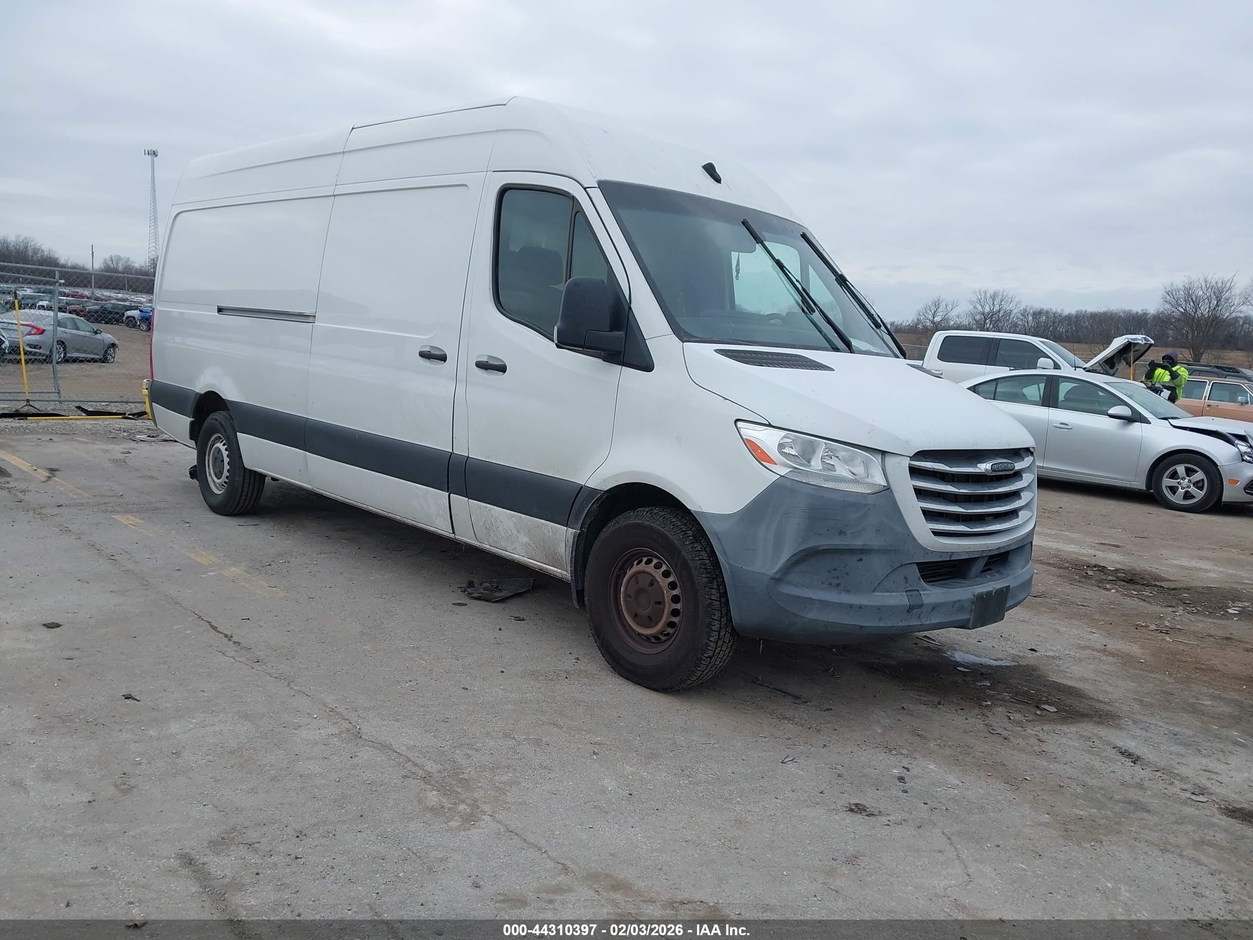 2019 Freightliner Sprinter, VIN WDRPF1CD1KT006733 — Side