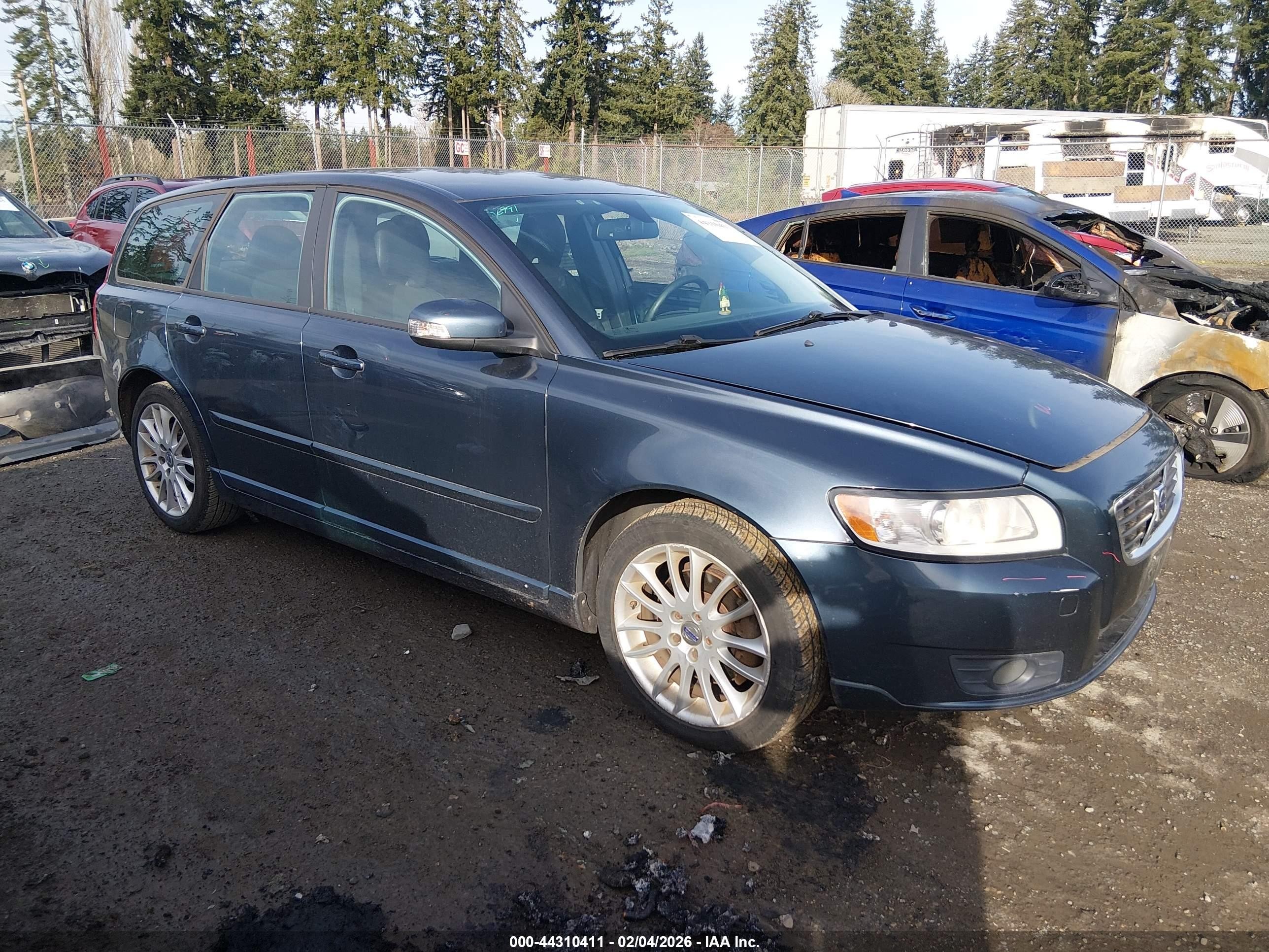 2011 Volvo V50, VIN YV1672MW8B2615879 — Side