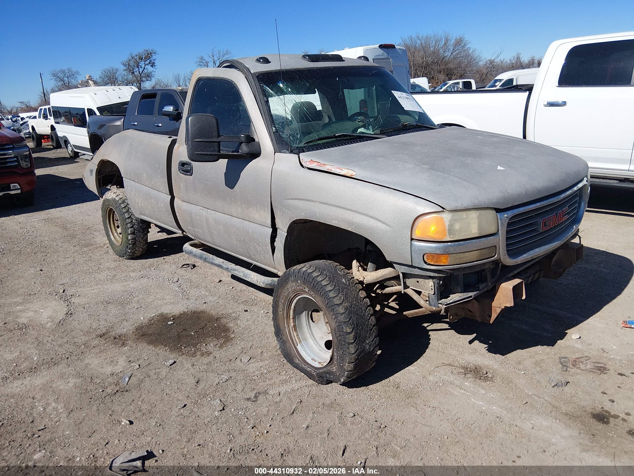 2002 GMC Sierra 2500HD Work Truck, VIN 1GTHK24U42E225226 — All over