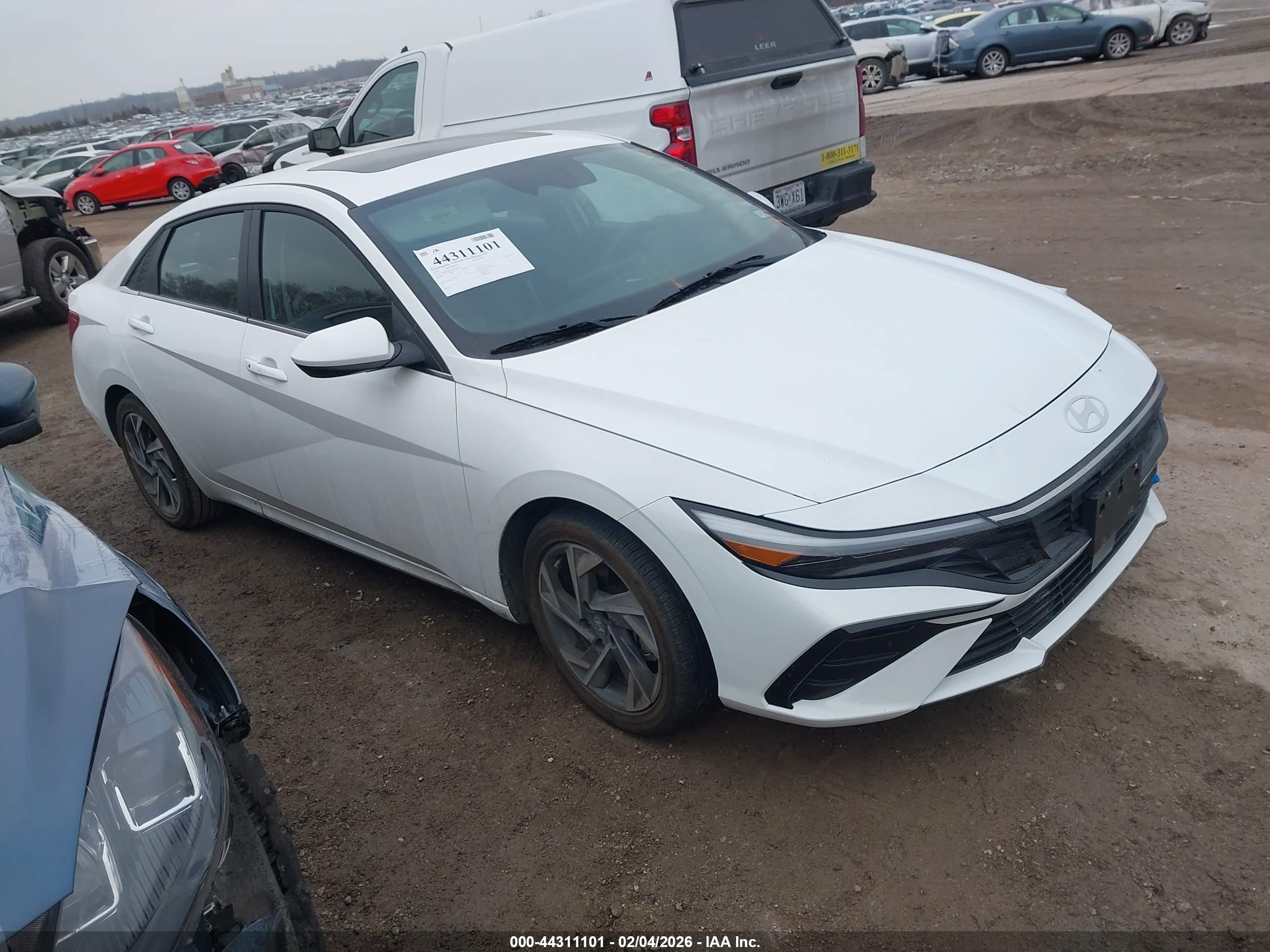 2025 Hyundai Elantra SEL Convenience, VIN KMHLS4DG7SU038872 — Перед