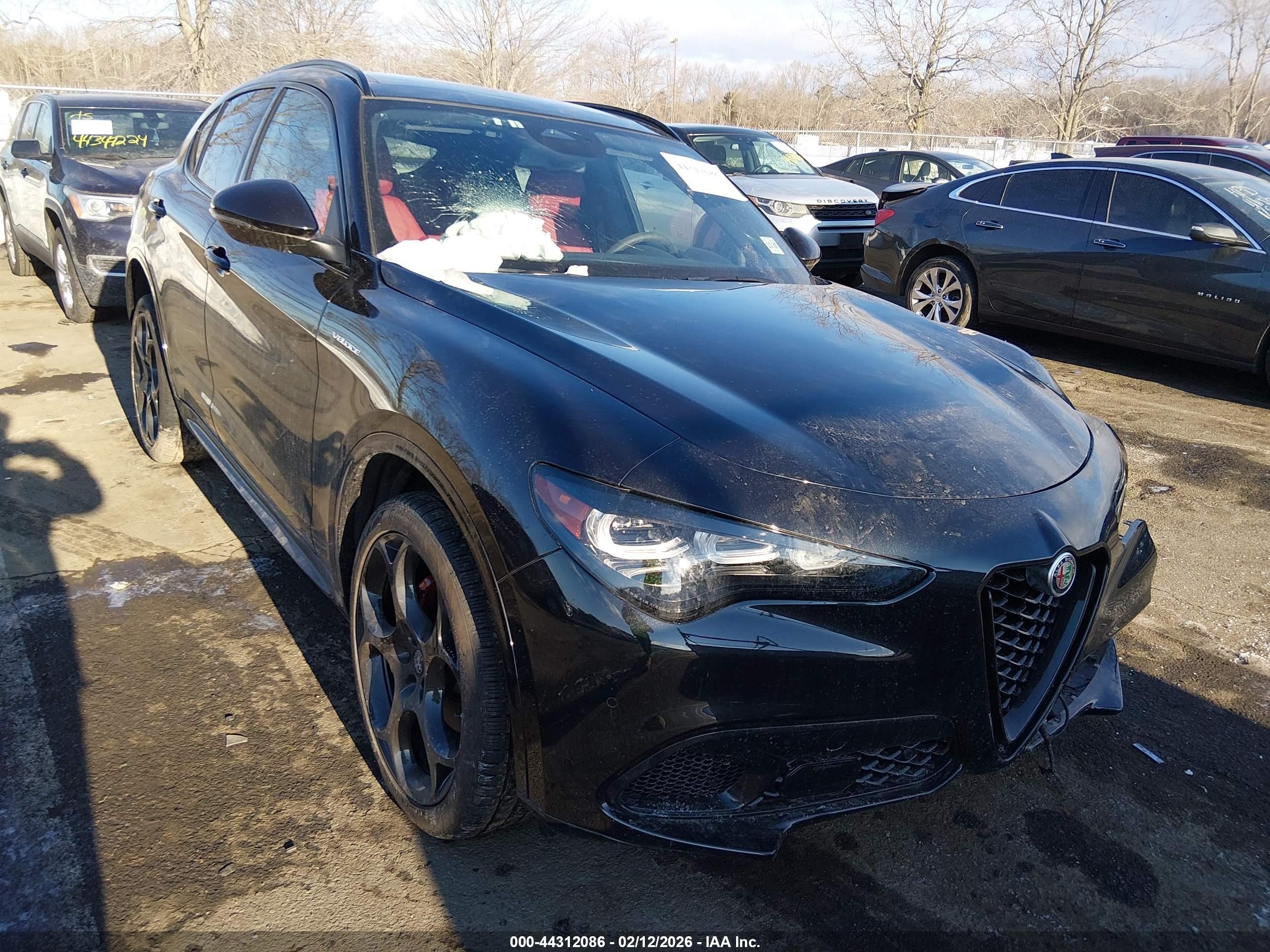 2025 Alfa Romeo Stelvio Sport, VIN ZASPAKAN1S7D95342 — Front end