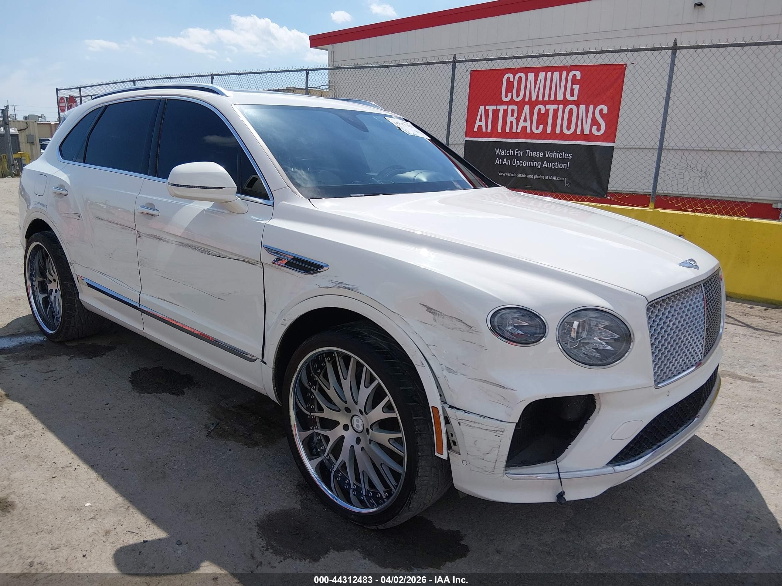 2021 Bentley Bentayga V8, VIN SJAAM2ZV6MC035120 — Side