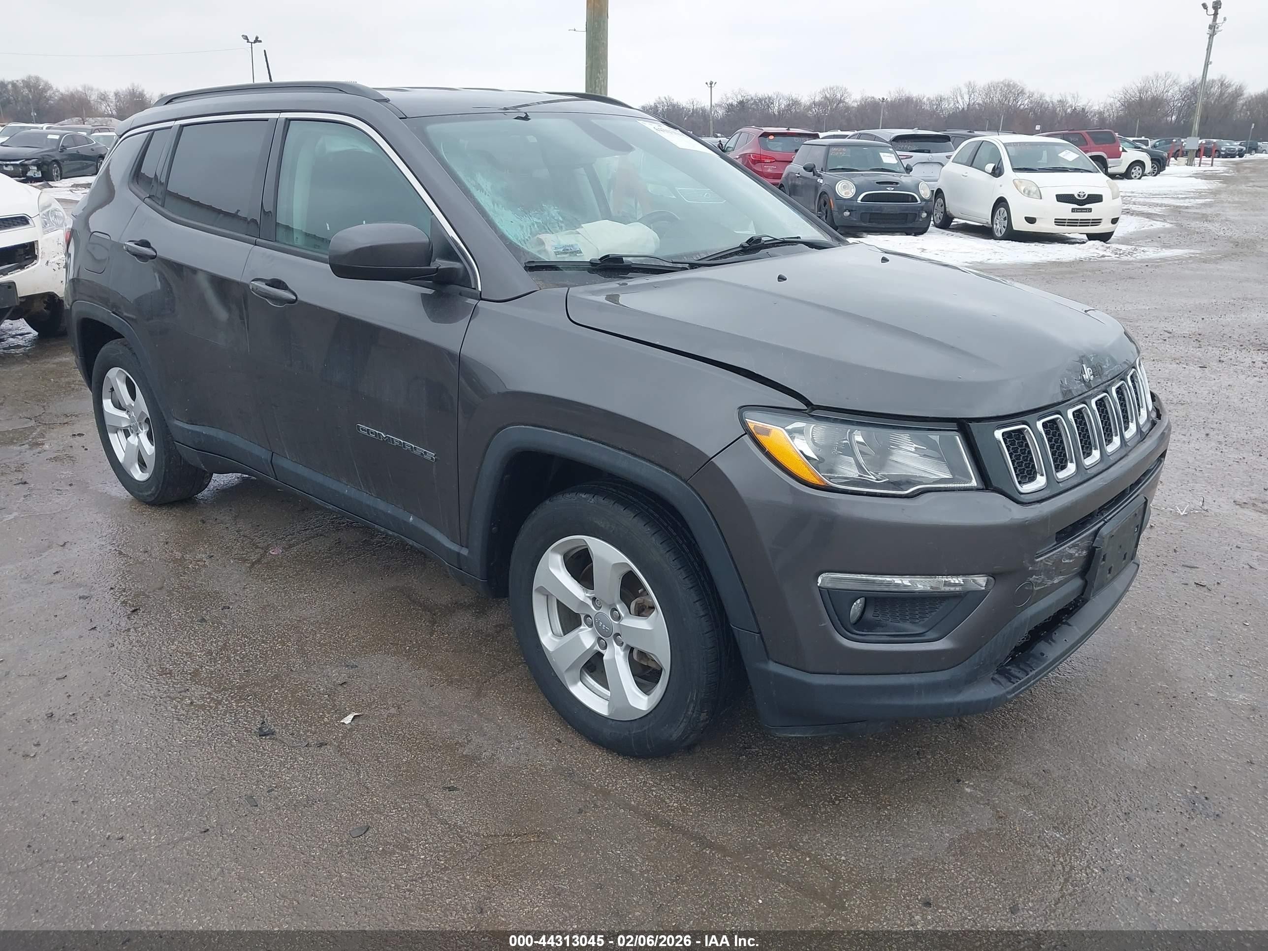 2019 Jeep Compass Latitude, VIN 3C4NJCBB8KT855151 — Перед