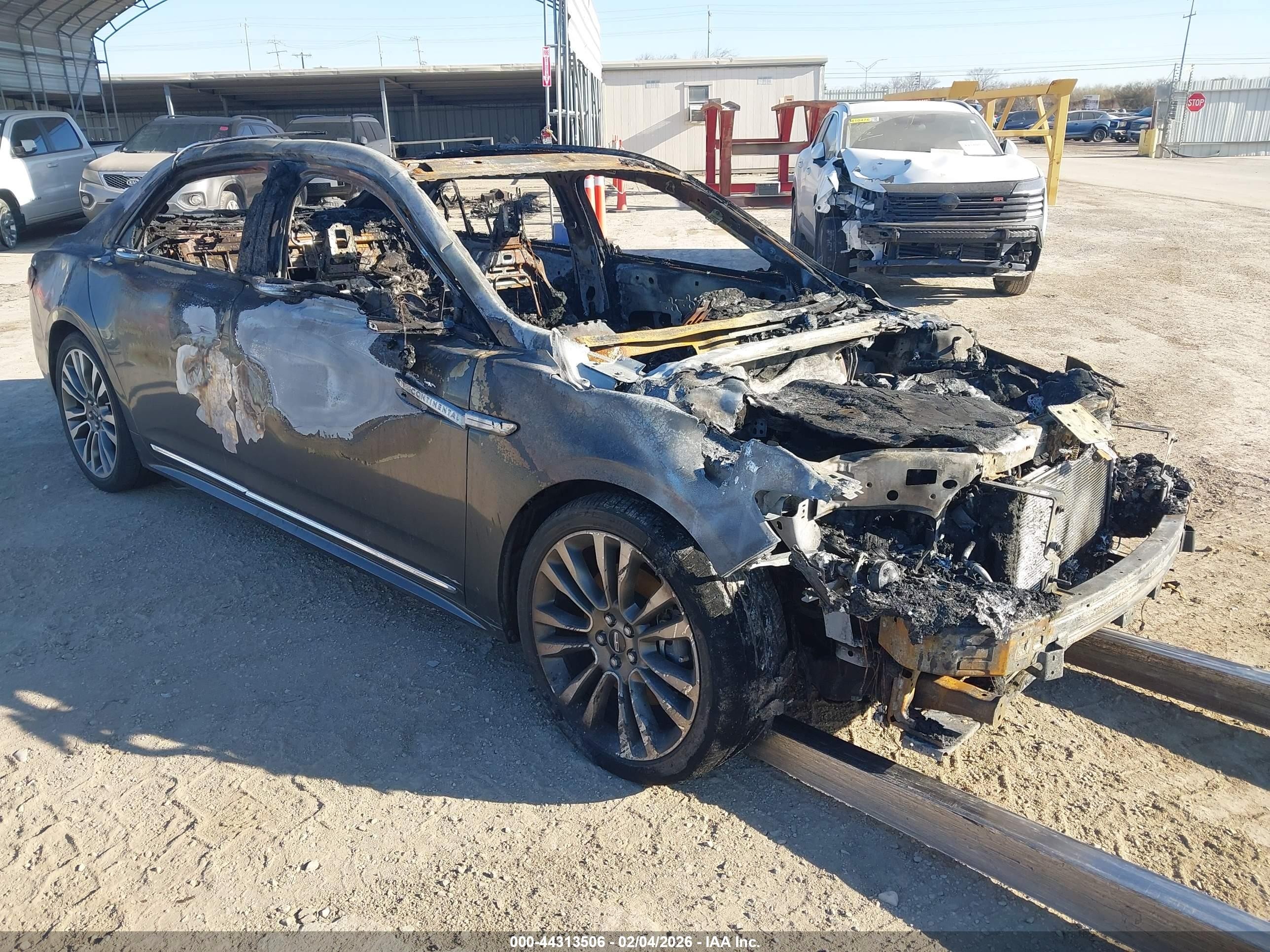 2017 Lincoln Continental Reserve, VIN 1LN6L9RP0H5612800 — Burn