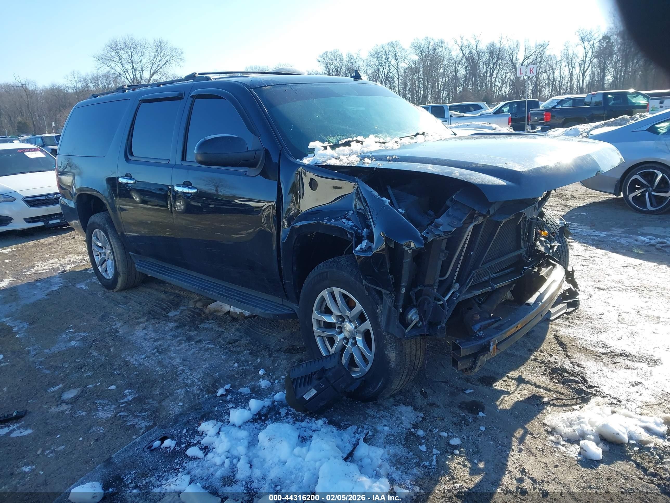 2011 Chevrolet Suburban LT, VIN 1GNSKJE35BR113864 — Front end