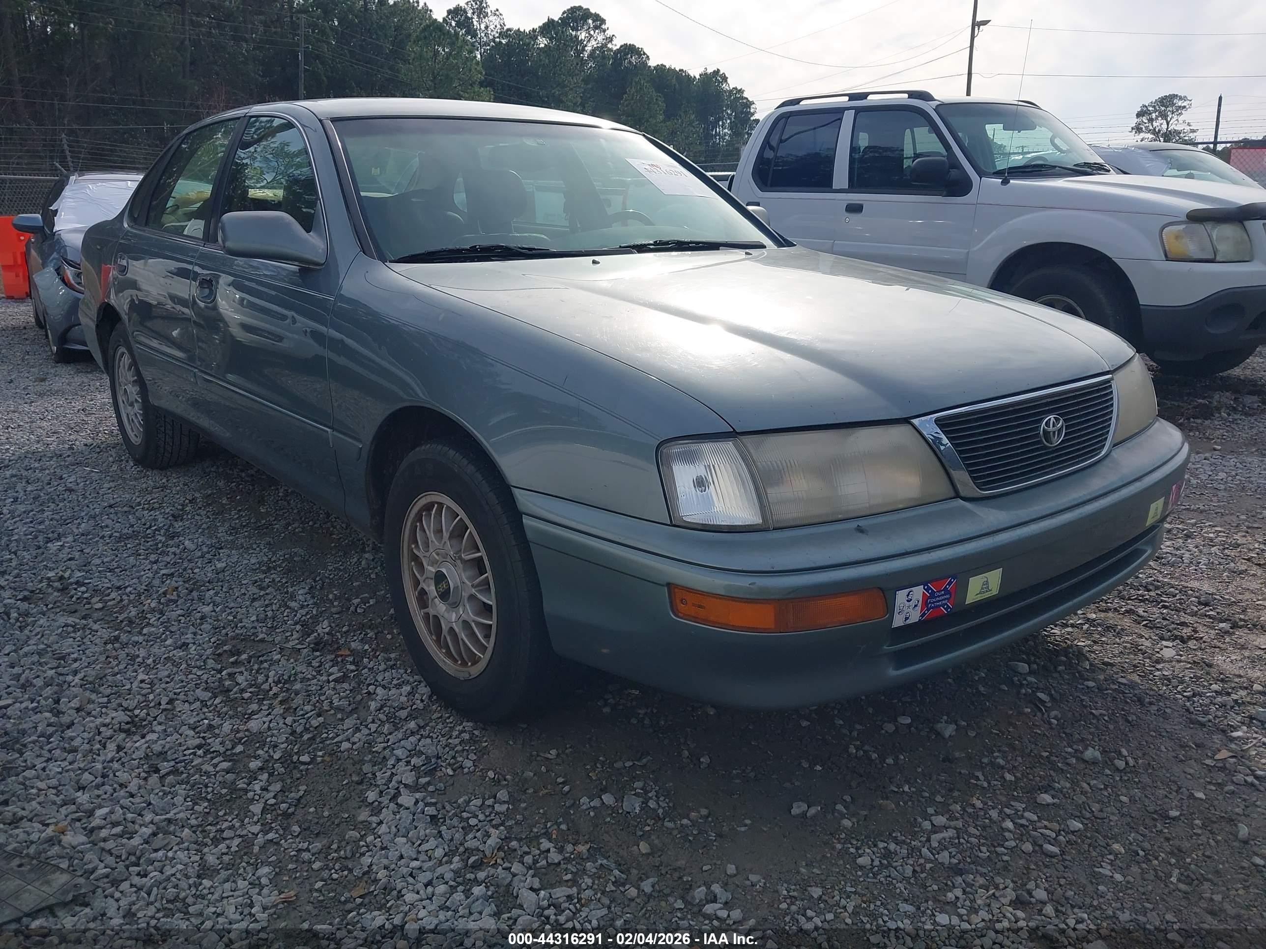 1997 Toyota Avalon XLS, VIN 4T1BF12B4VU186472 — Normal wear