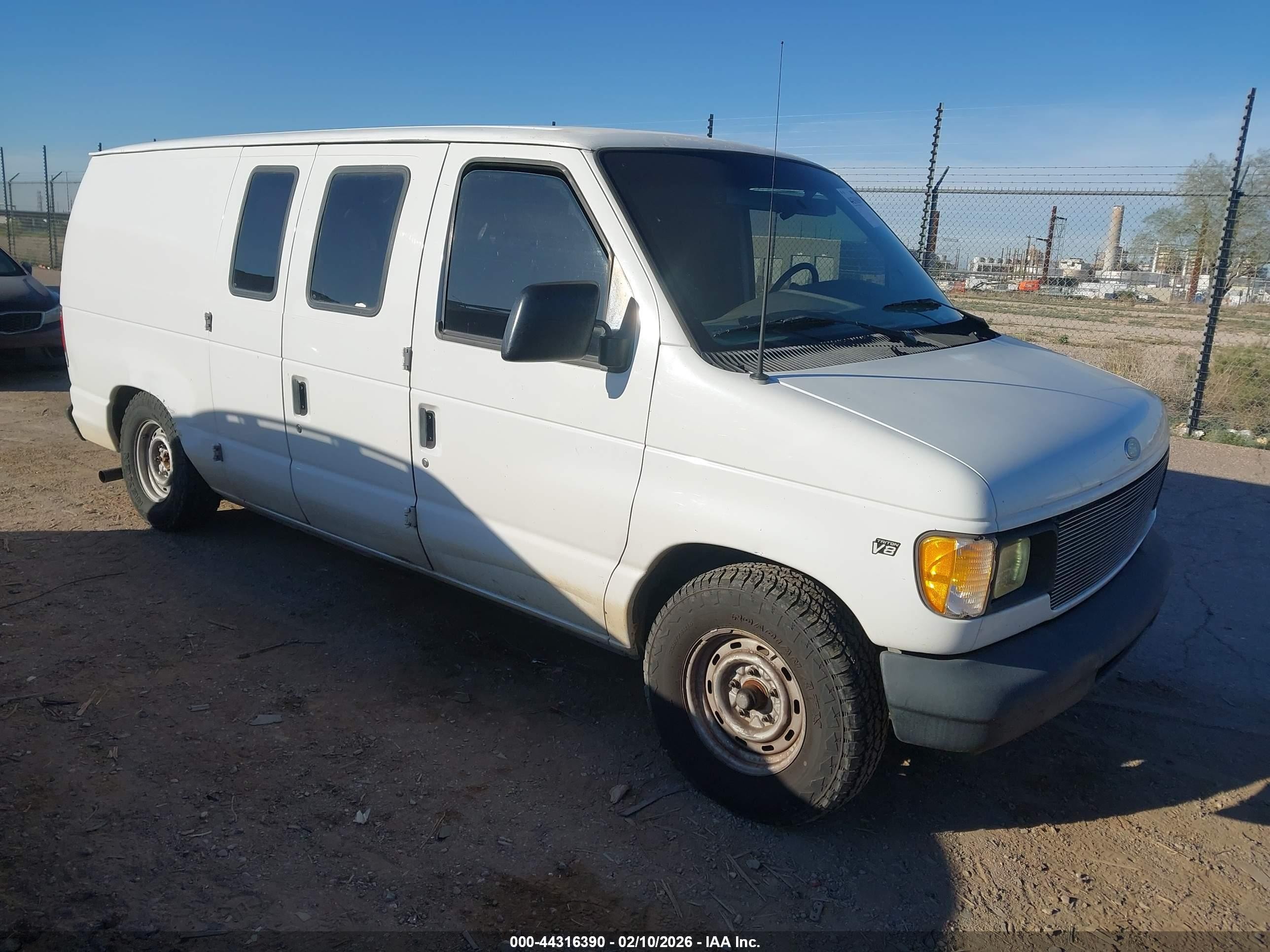 2000 Ford E-150, VIN 1FTRE14L4YHB74797 — Rear end