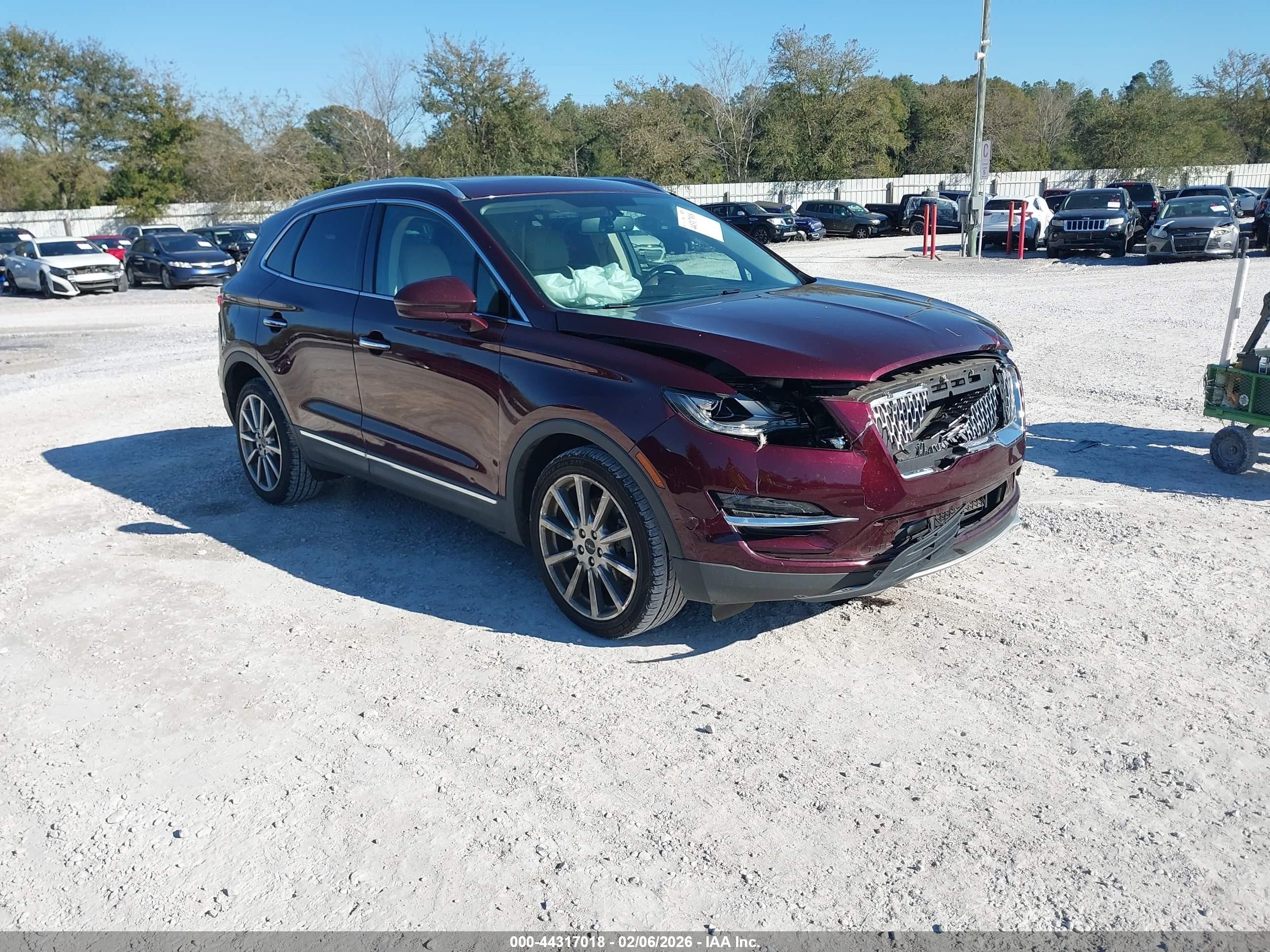 2019 Lincoln MKC Reserve, VIN 5LMCJ3C91KUL09891 — Front end
