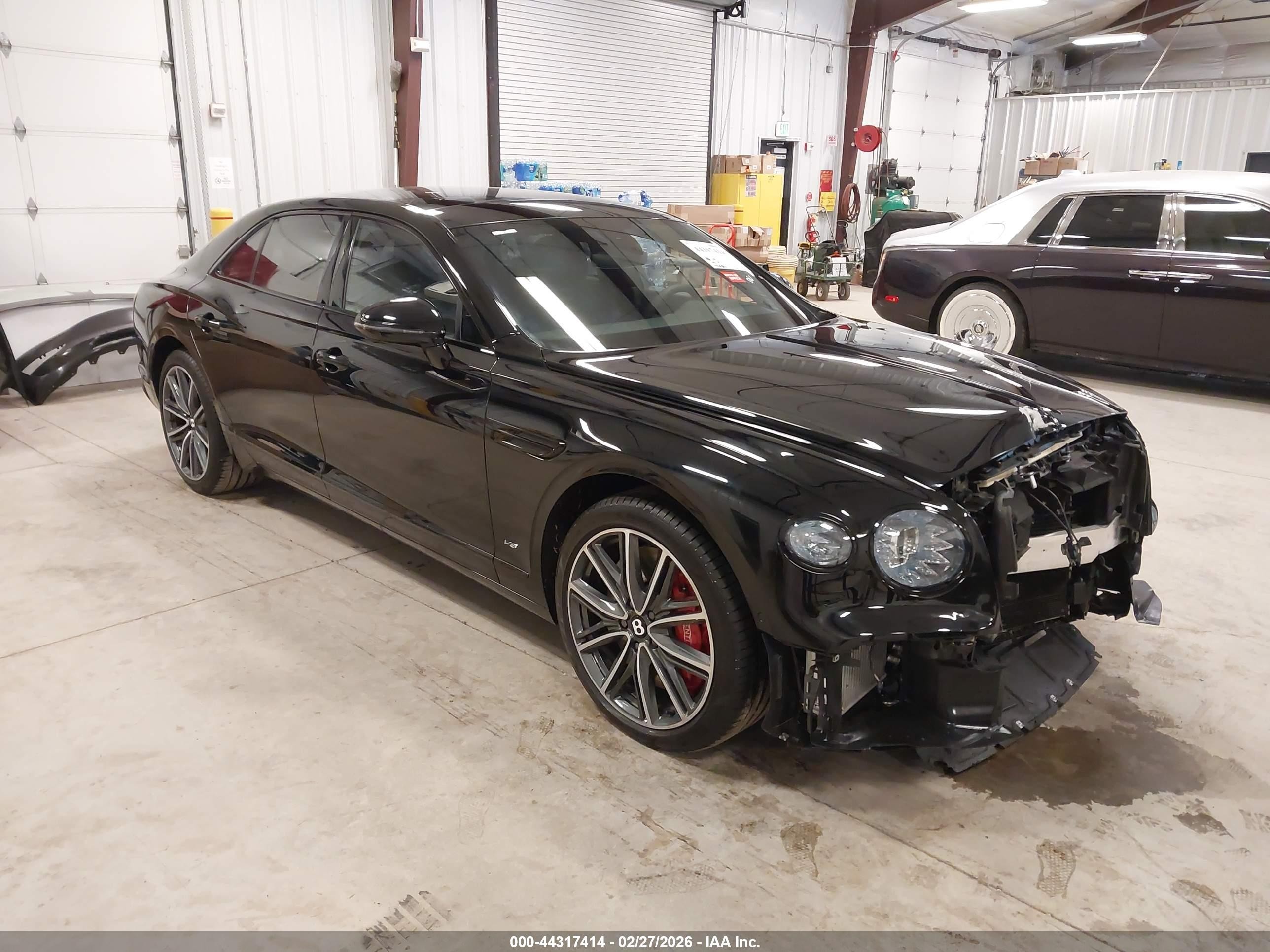 2022 Bentley Flying Spur V8, VIN SCBBG6ZG6NC004201 — Front end