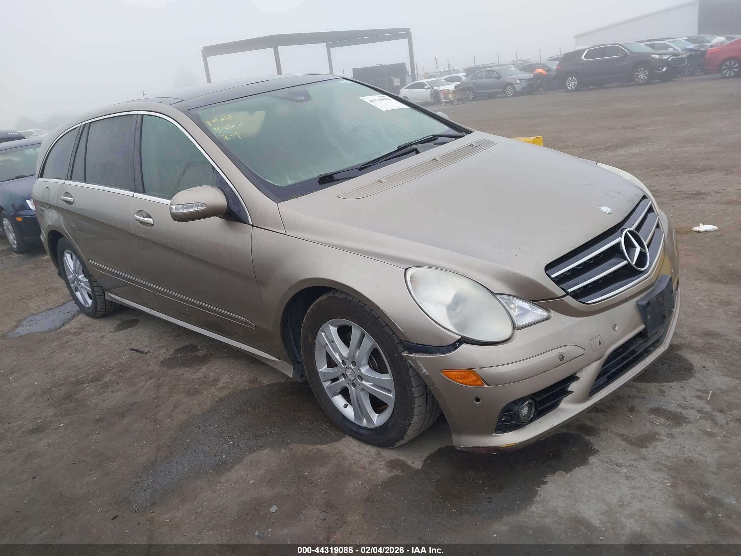 2009 Mercedes-Benz R 3.5L, VIN 4JGCB65E29A092505 — Normal wear
