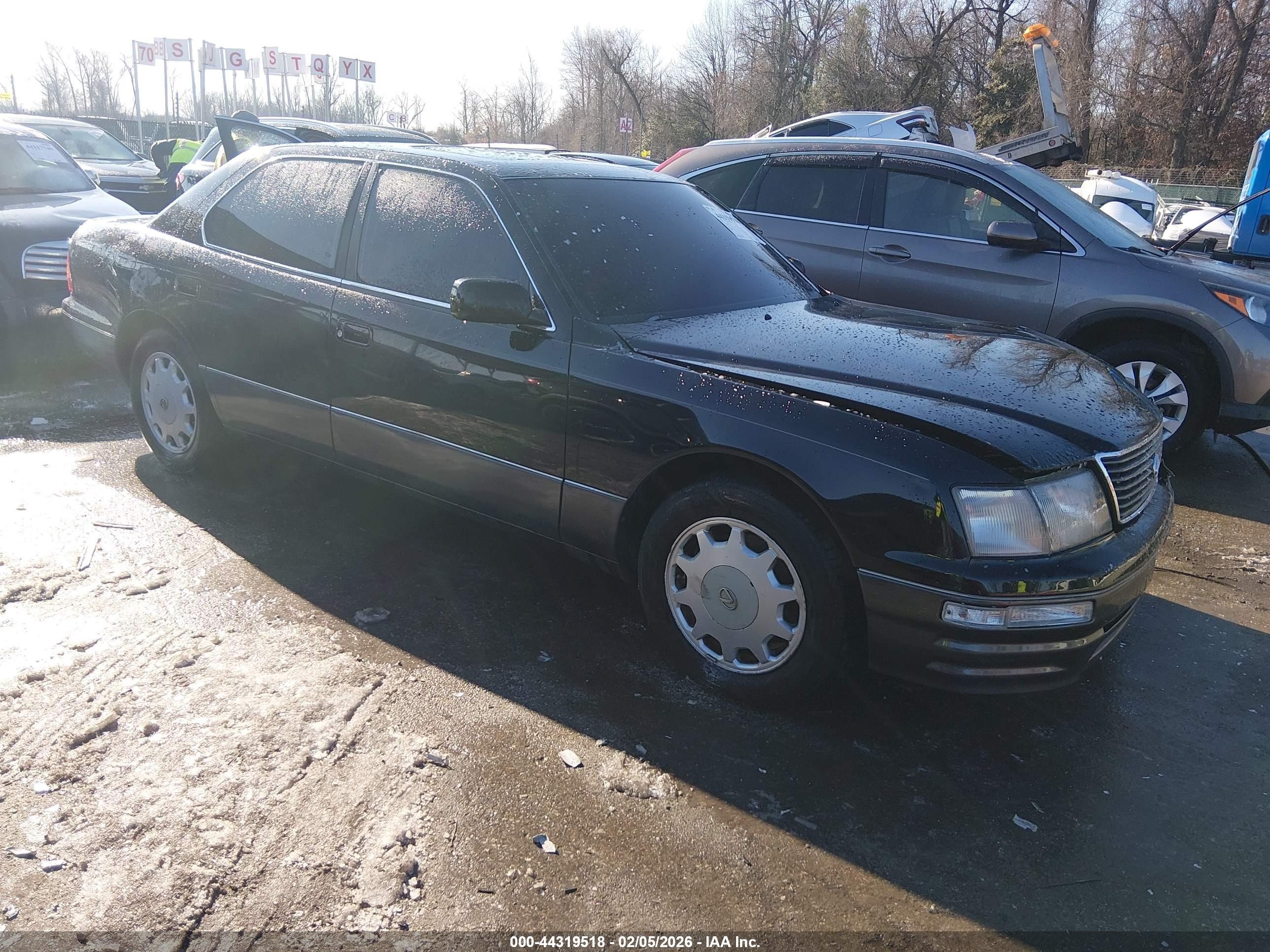 1996 Lexus LS 400, VIN JT8BH22FXT0047473 — Front end