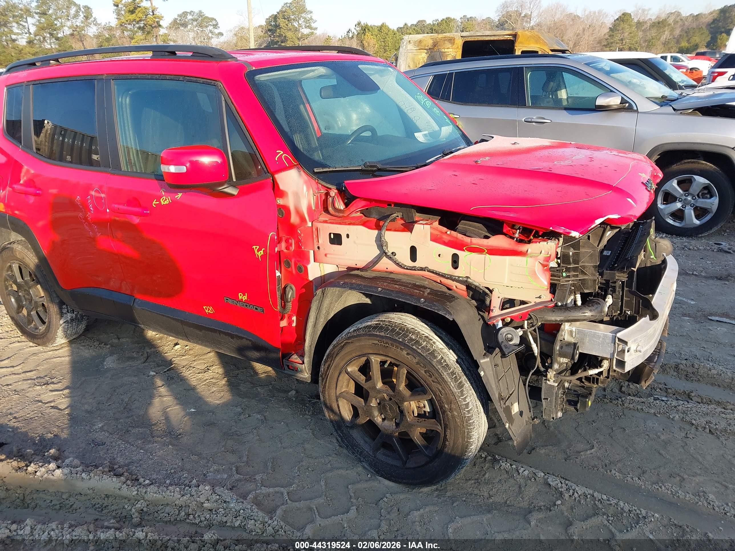 2020 Jeep Renegade Latitude, VIN ZACNJBBBXLPL74558 — Перед