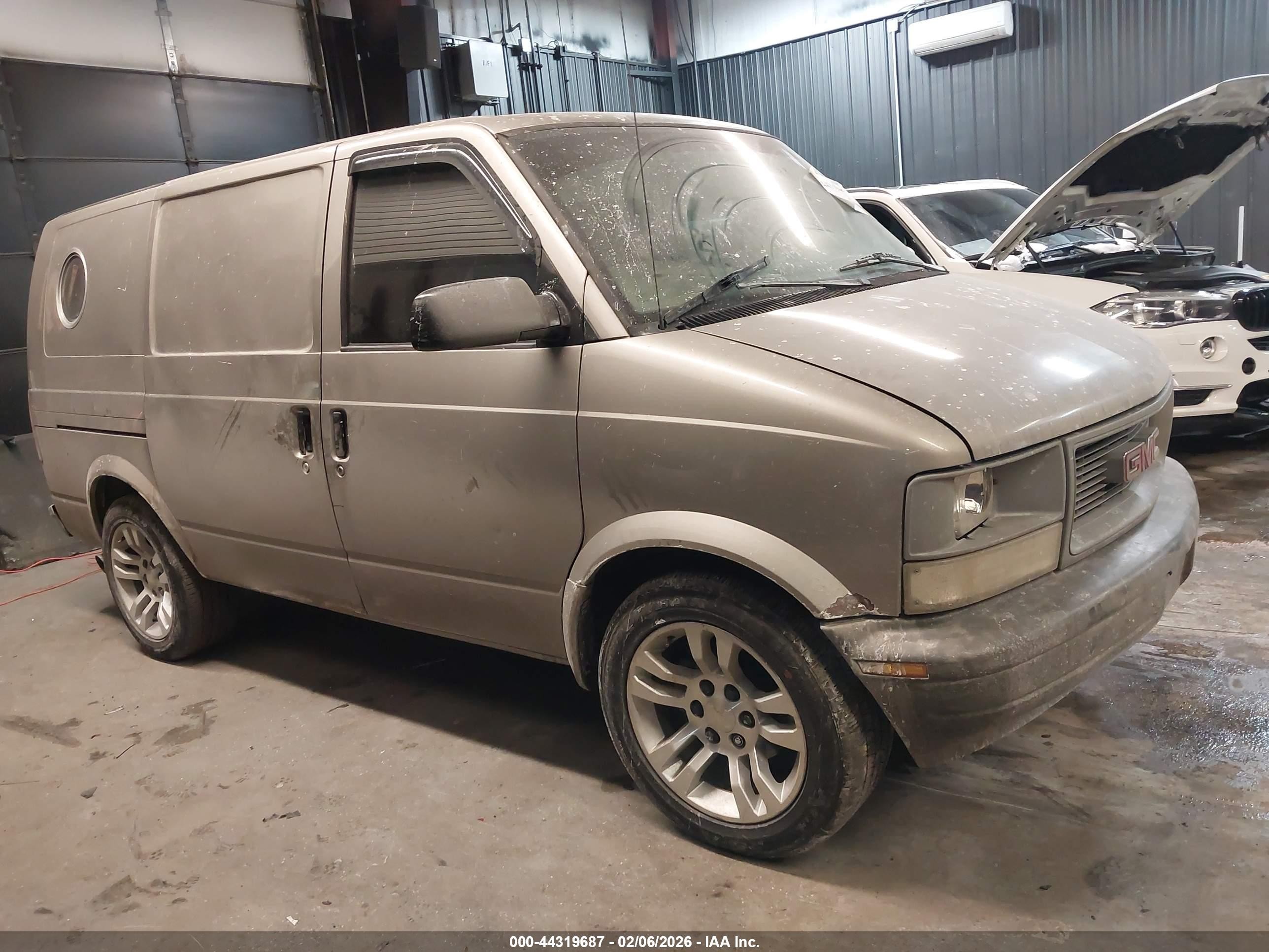 2005 GMC Safari Cargo, VIN 1GTDL19XX5B506199 — Rear end