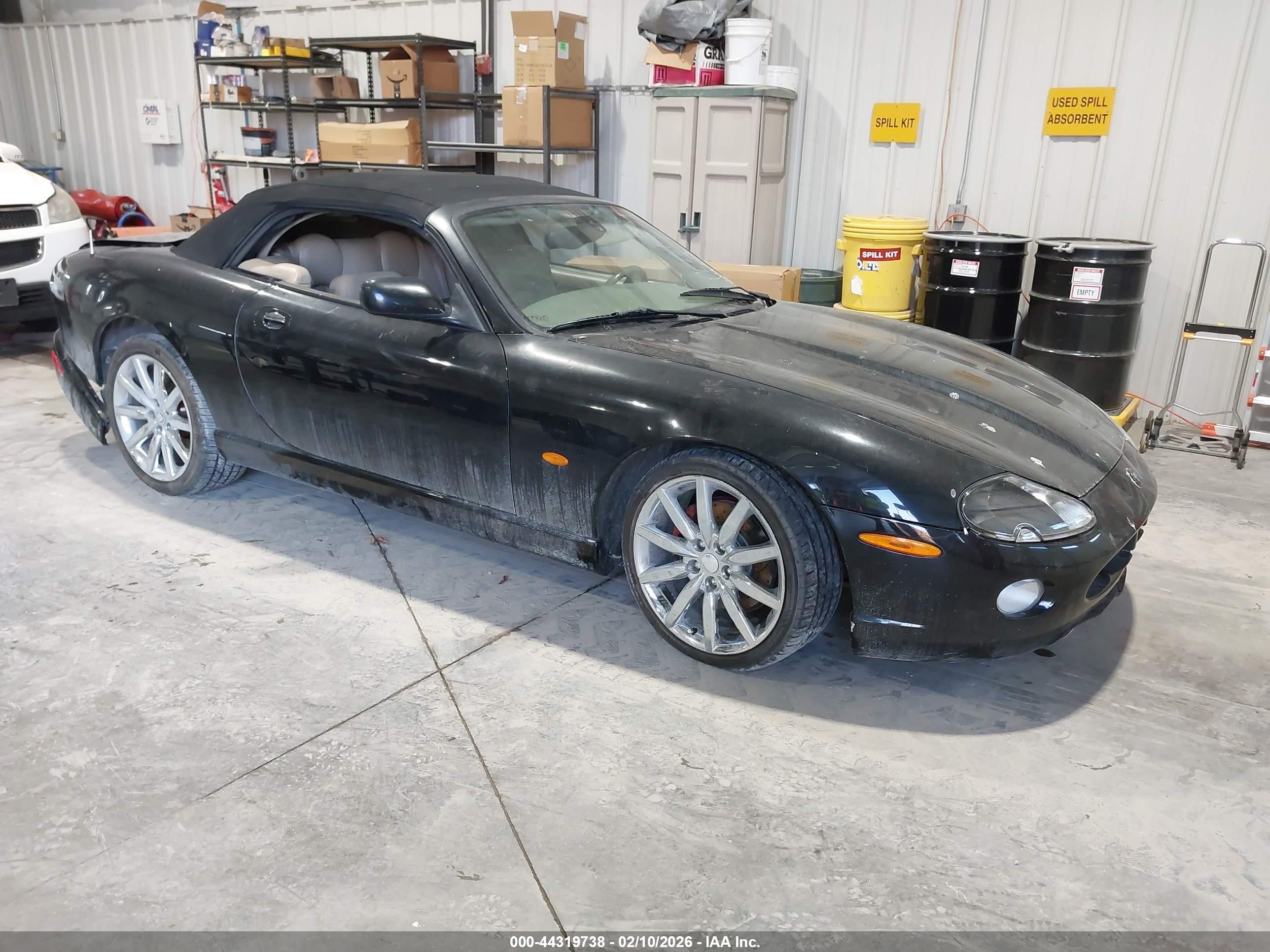 2005 Jaguar XK XK8, VIN SAJDA42C252A40433 — Rear end