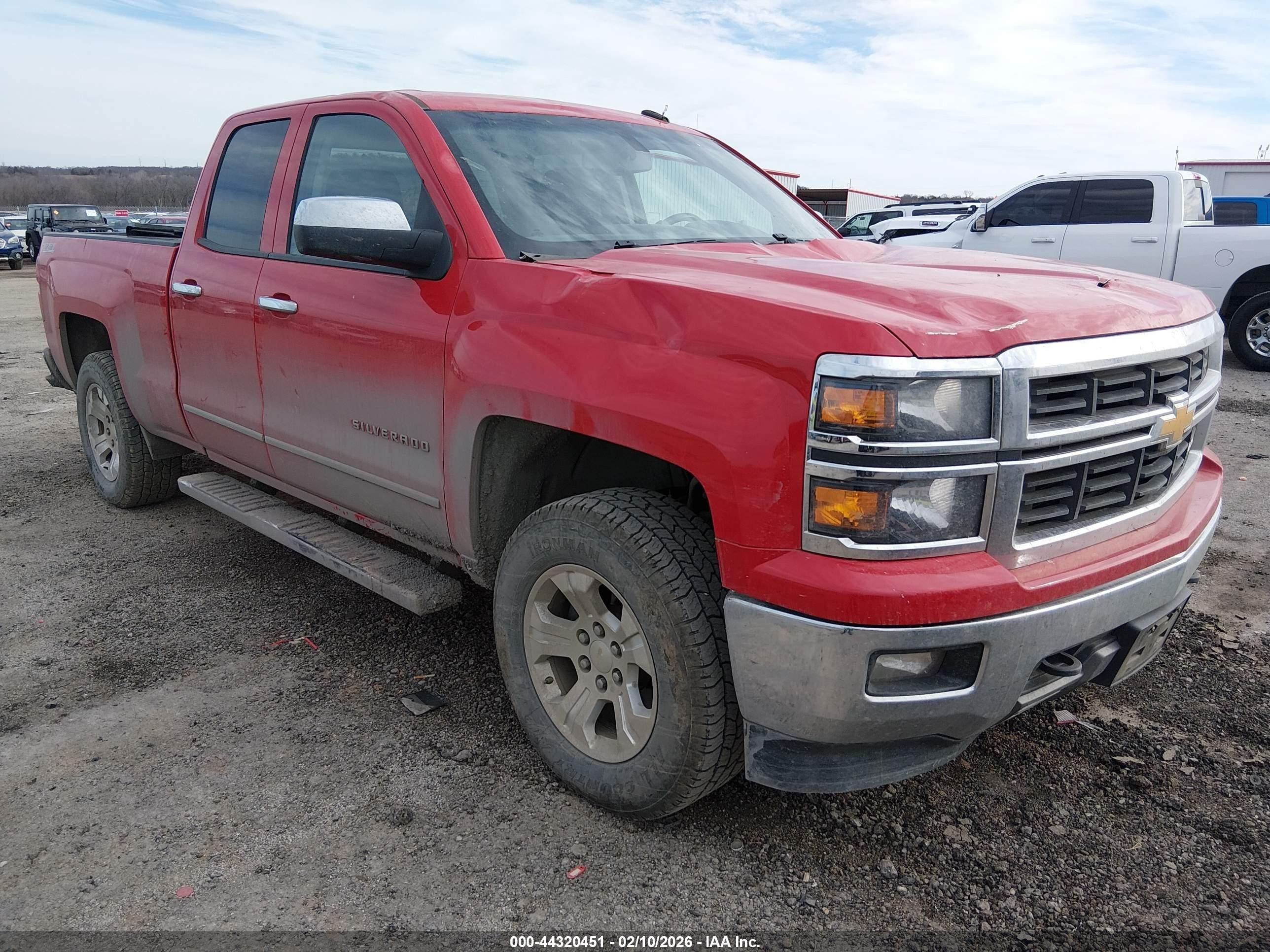 2014 Chevrolet Silverado 1500 LT, VIN 1GCVKREC1EZ300284 — Повреждение рамы