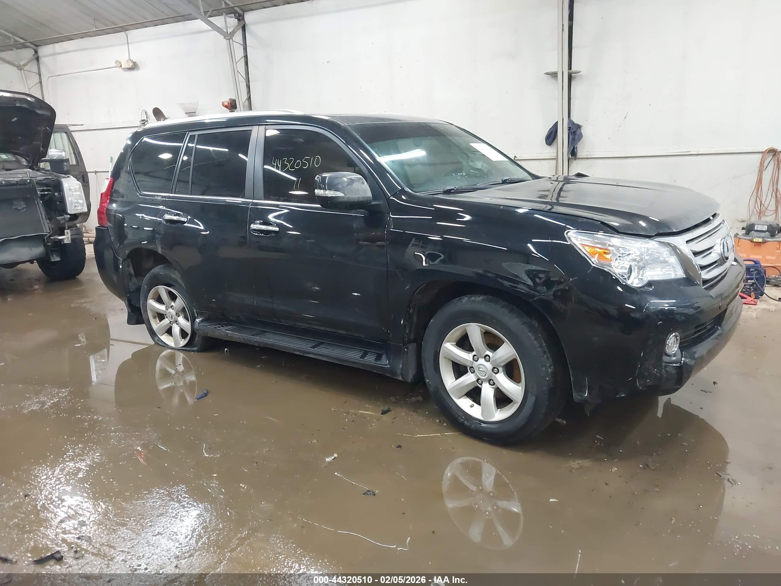 2011 Lexus GX 460, VIN JTJBM7FX4B5023780 — Rear end