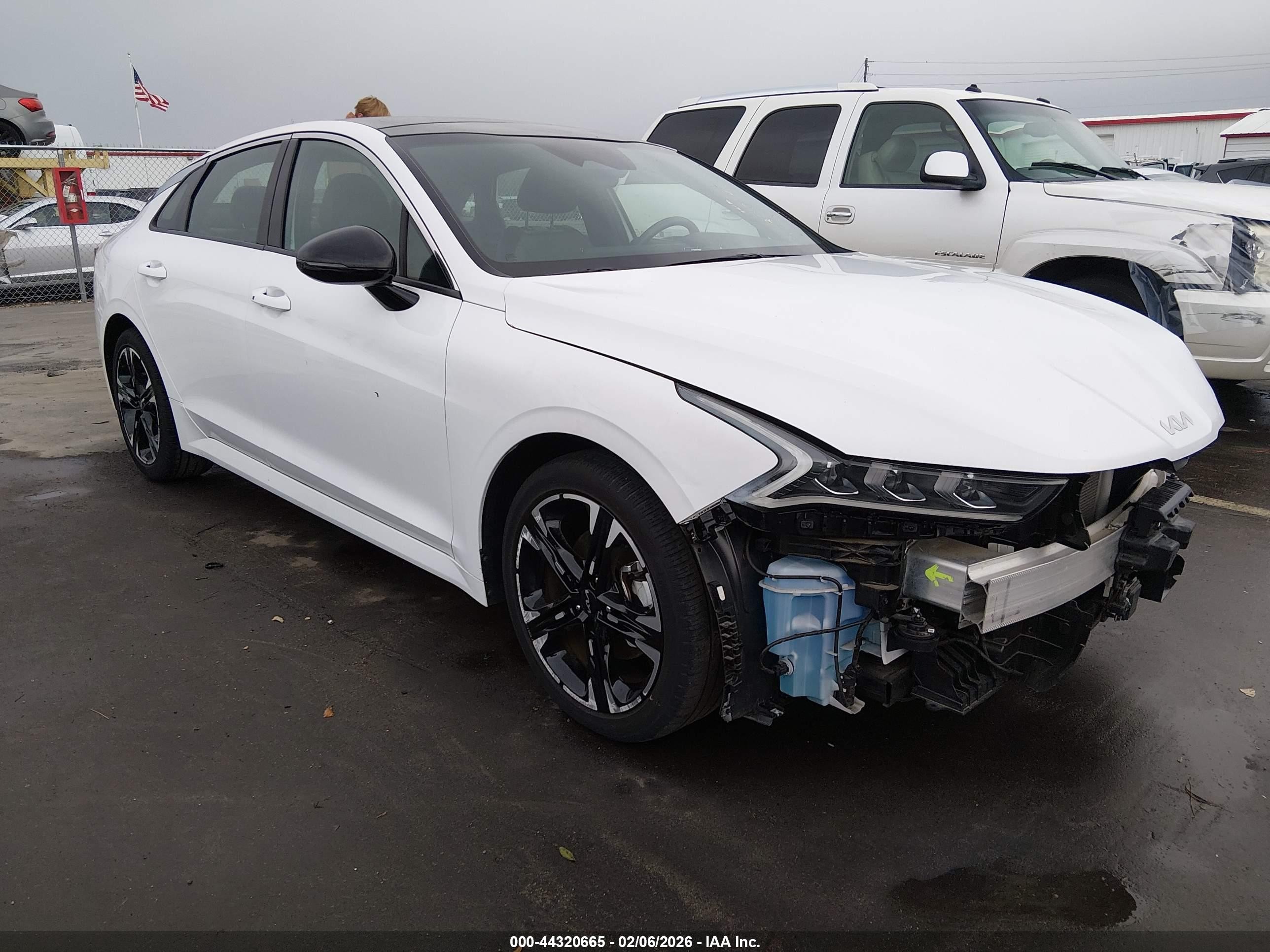 2023 Kia K5 GT-Line, VIN 5XXG64J27PG167081 — Front end