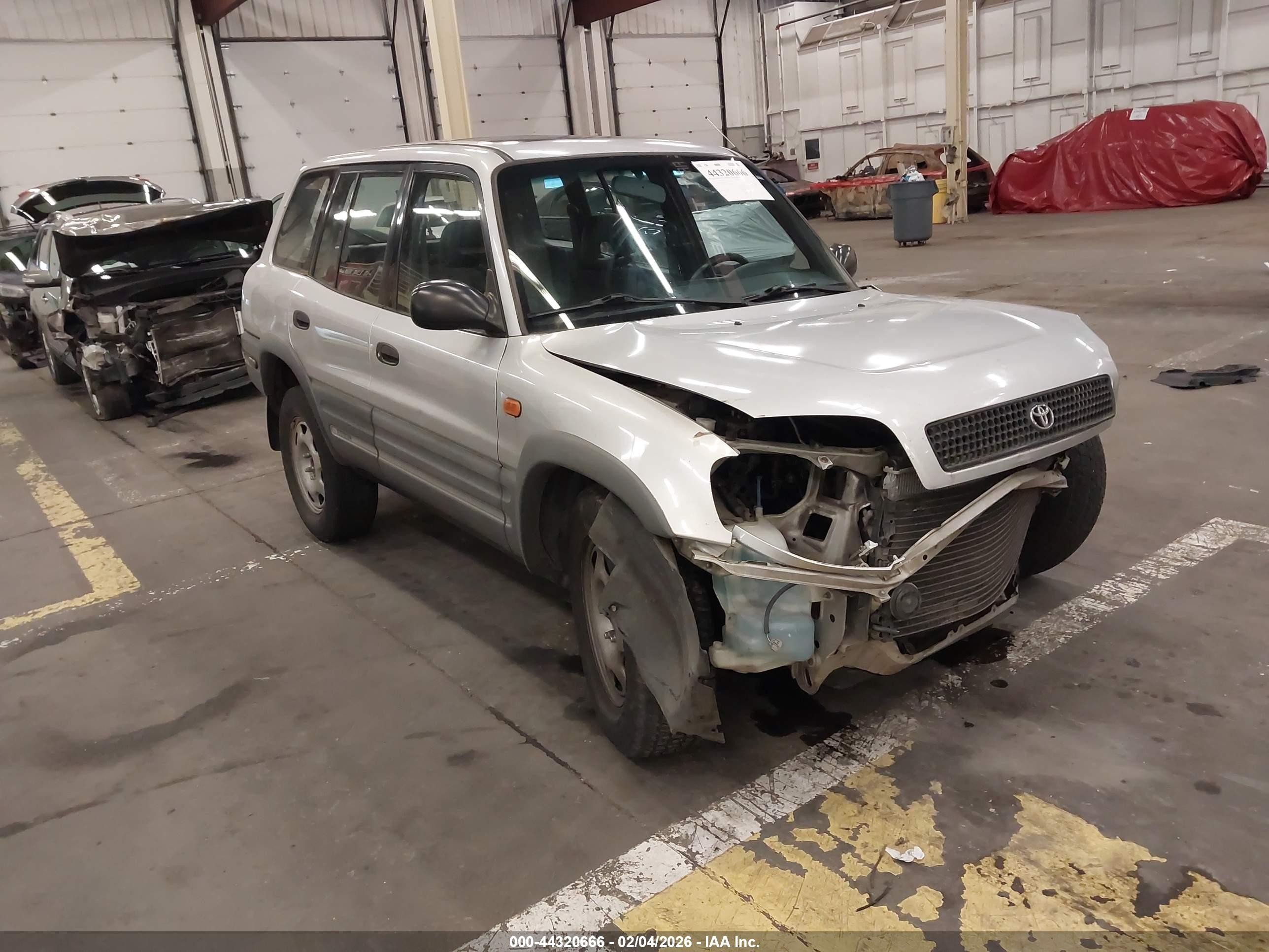 1997 Toyota RAV4, VIN JT3HP10V8V0144262 — Front end