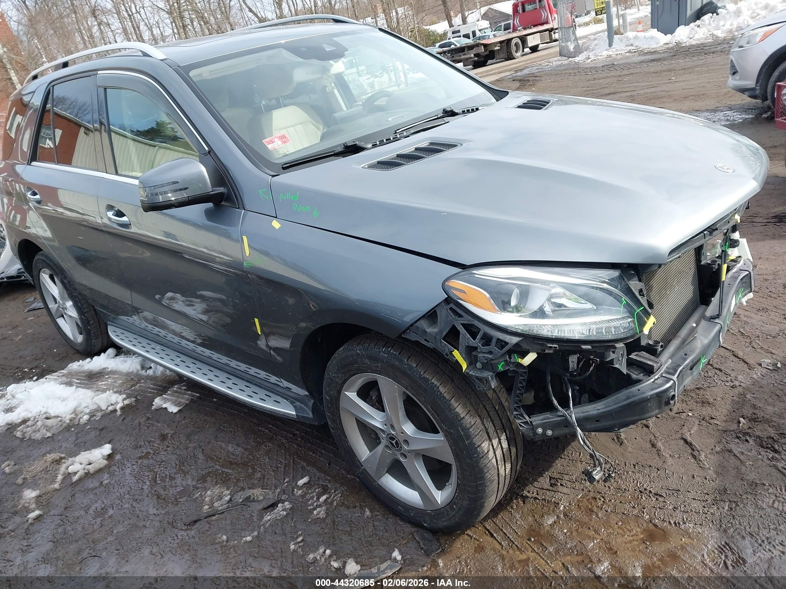 2018 Mercedes-Benz GLE 350, VIN 4JGDA5JB8JB156199 — Front end