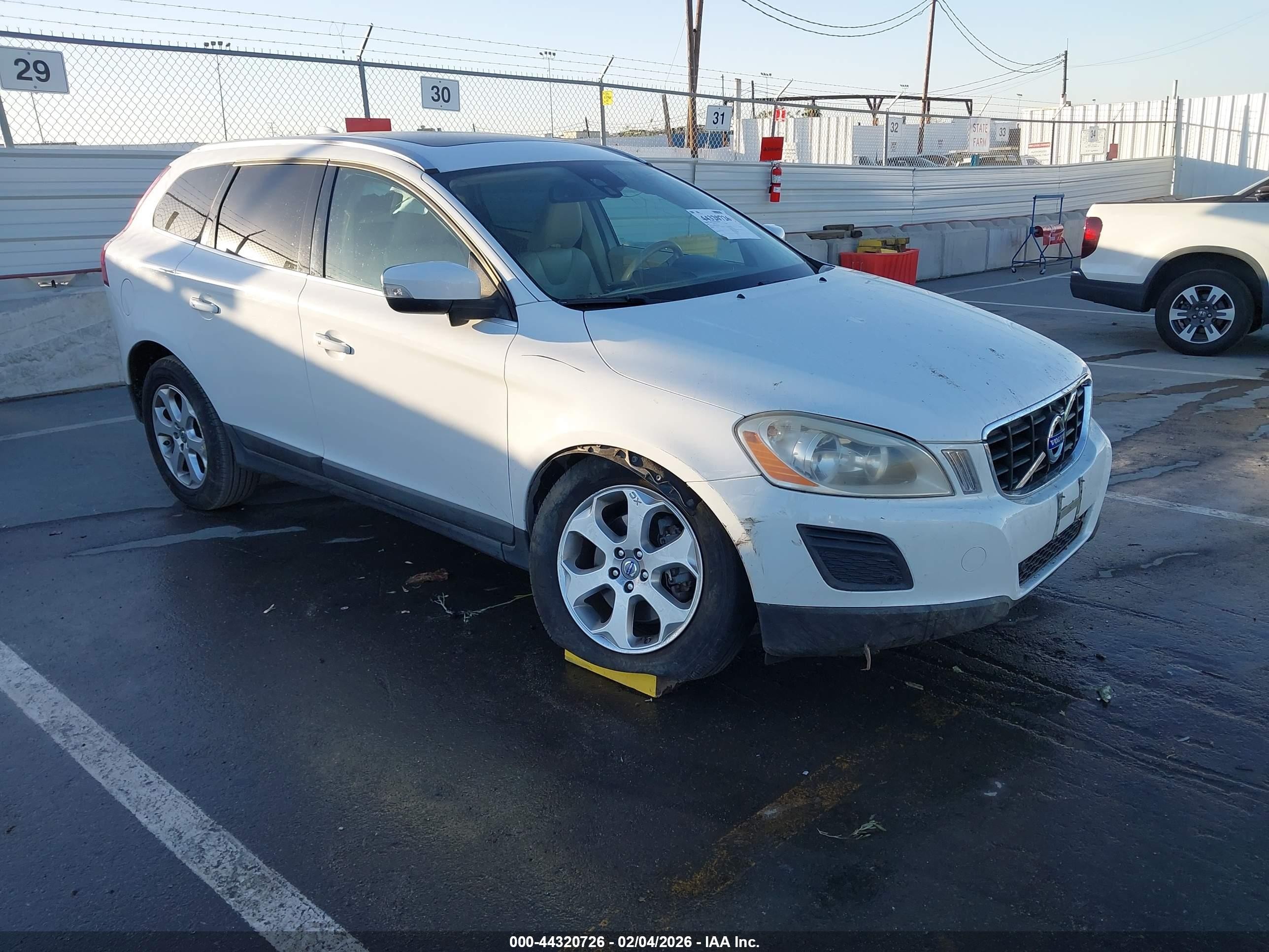 2011 Volvo XC60 3.2L, VIN YV4940DL2B2171420 — All over