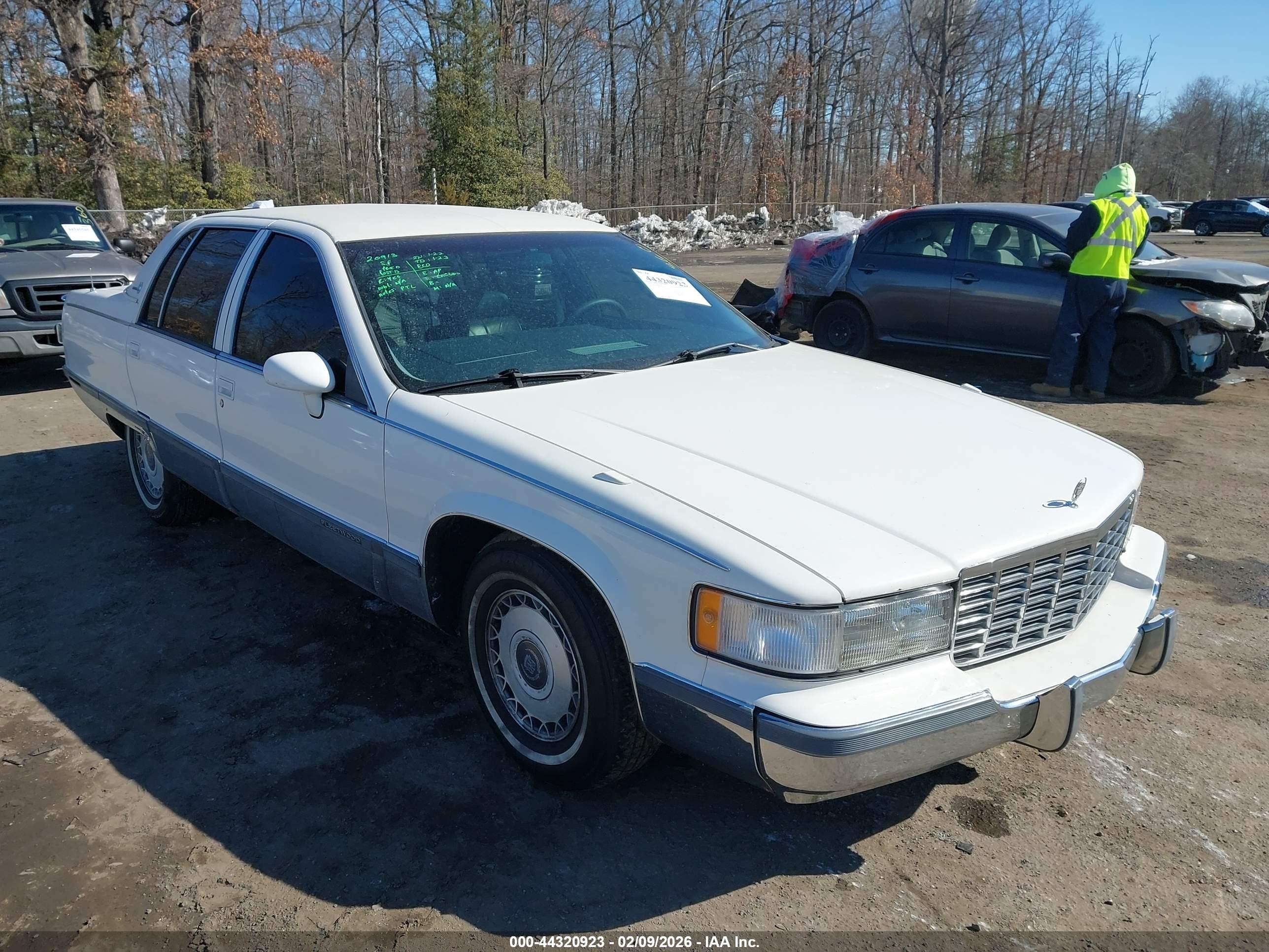 1994 Cadillac Fleetwood, VIN 1G6DW52P6RR711107 — Front end