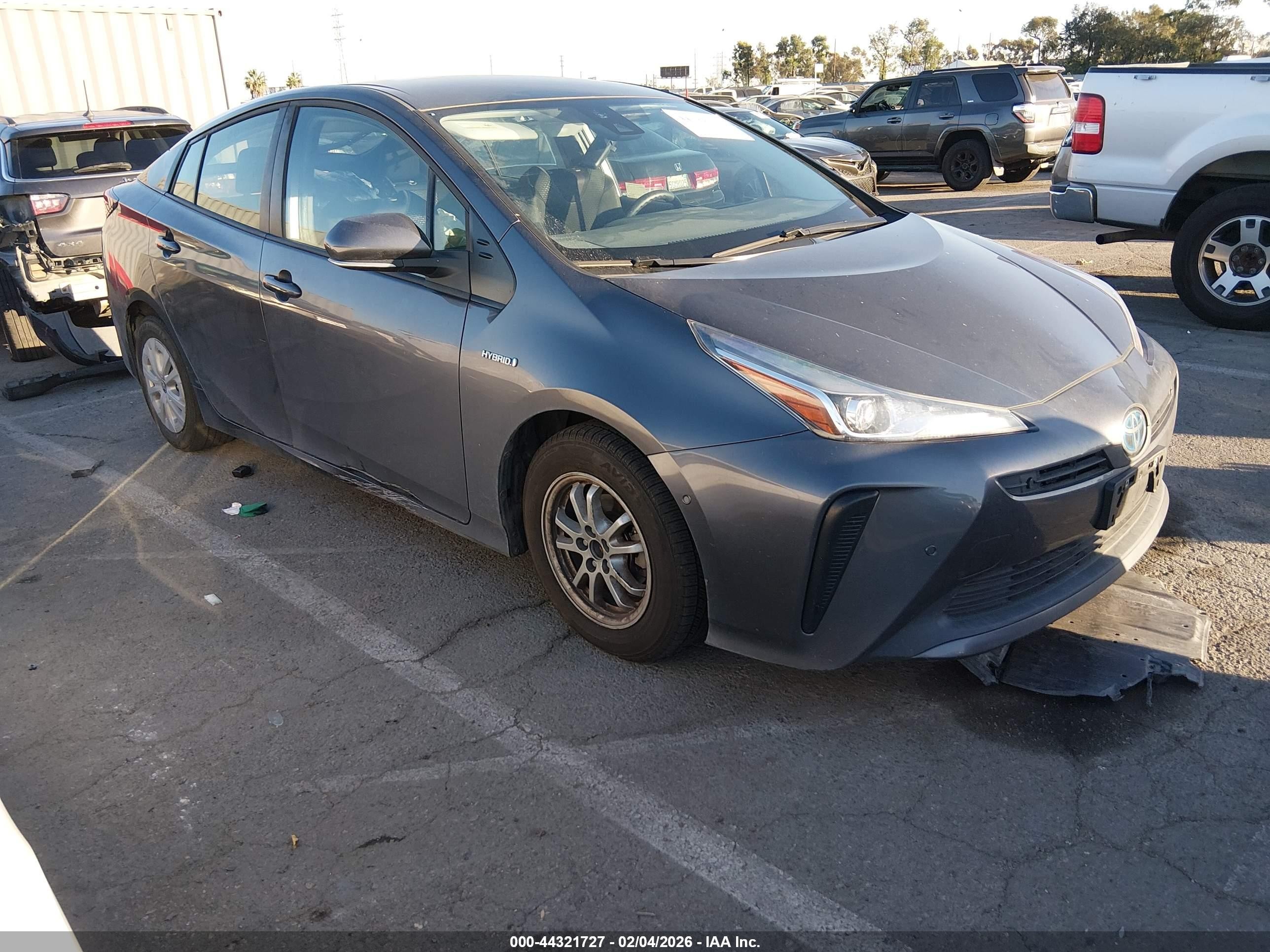 2022 Toyota Prius L Eco, VIN JTDKAMFU0N3184580 — Front end