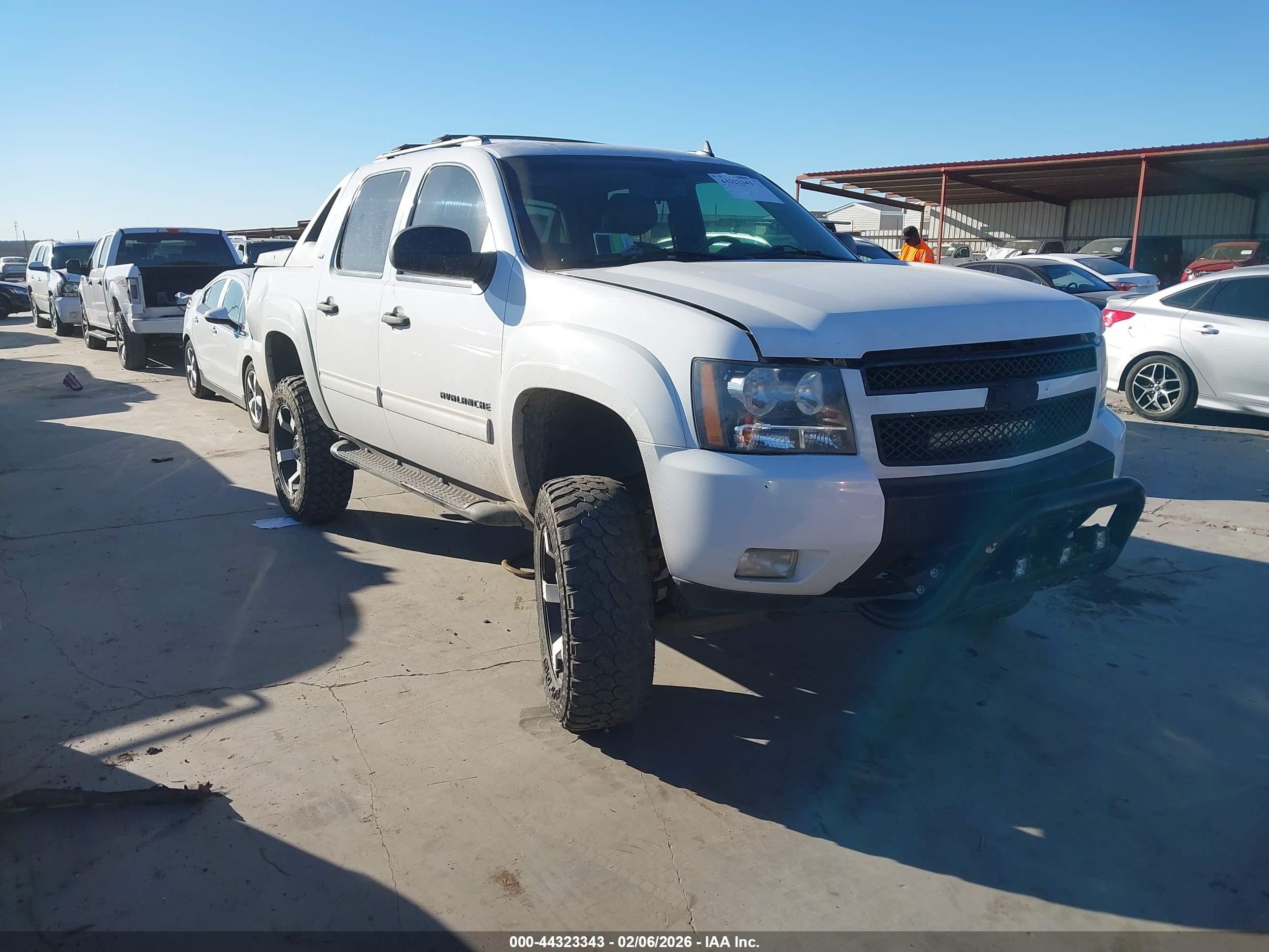 2012 Chevrolet Avalanche LT, VIN 3GNTKFE72CG143507 — Зад