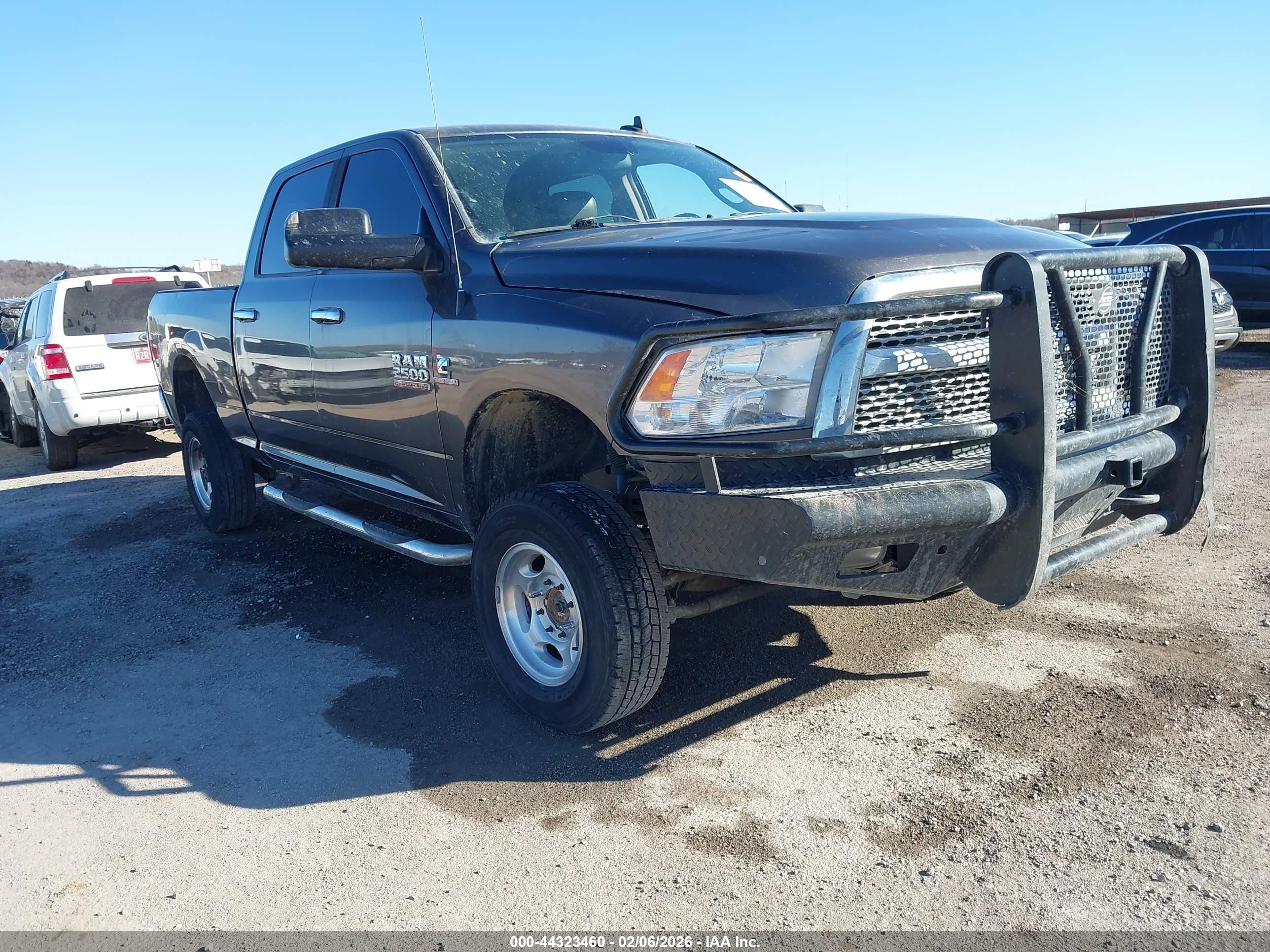 2014 Ram 2500 SLT, VIN 3C6UR5DL5EG145506 — Side