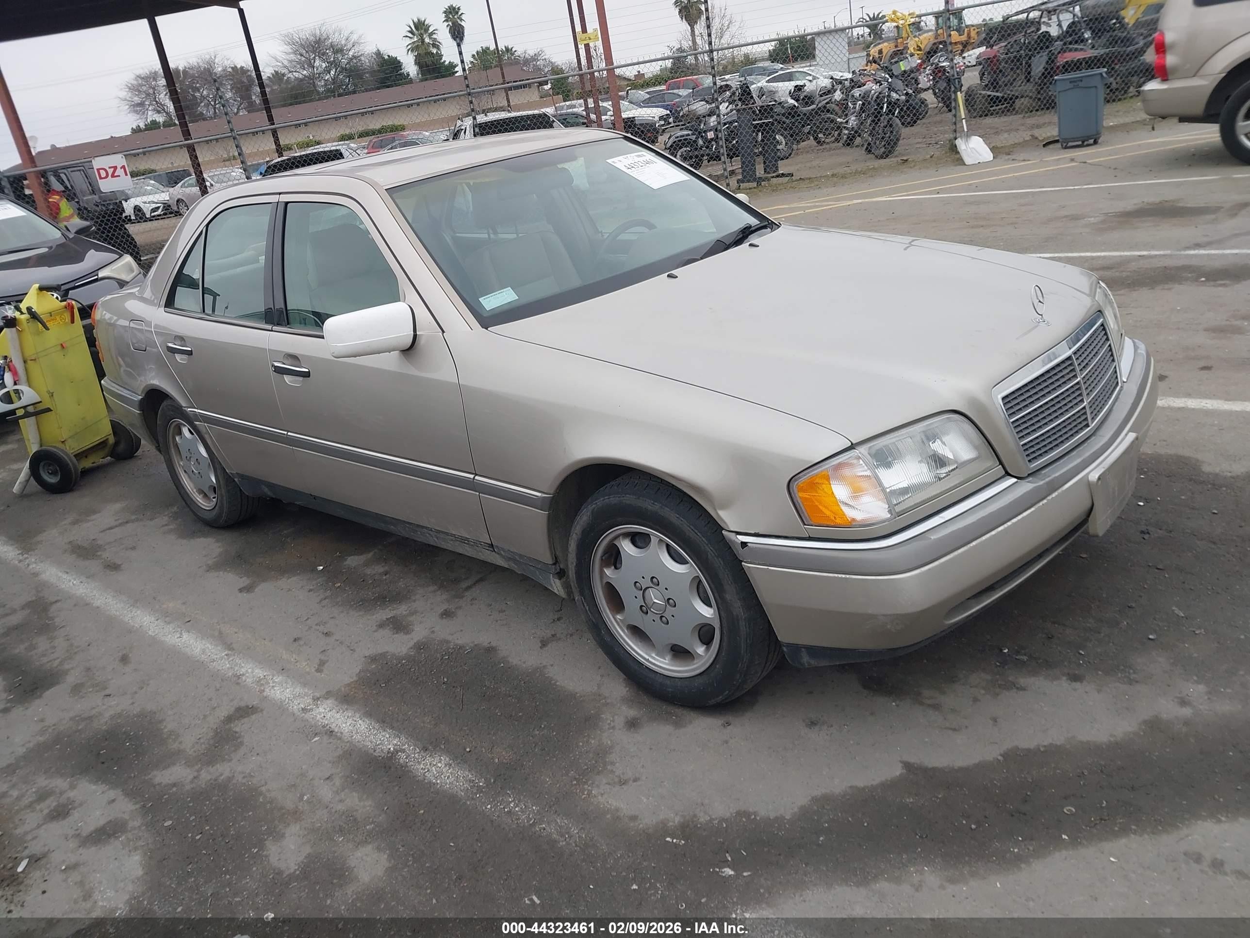 1995 Mercedes-Benz C, VIN WDBHA22E8SF226712 — Front end